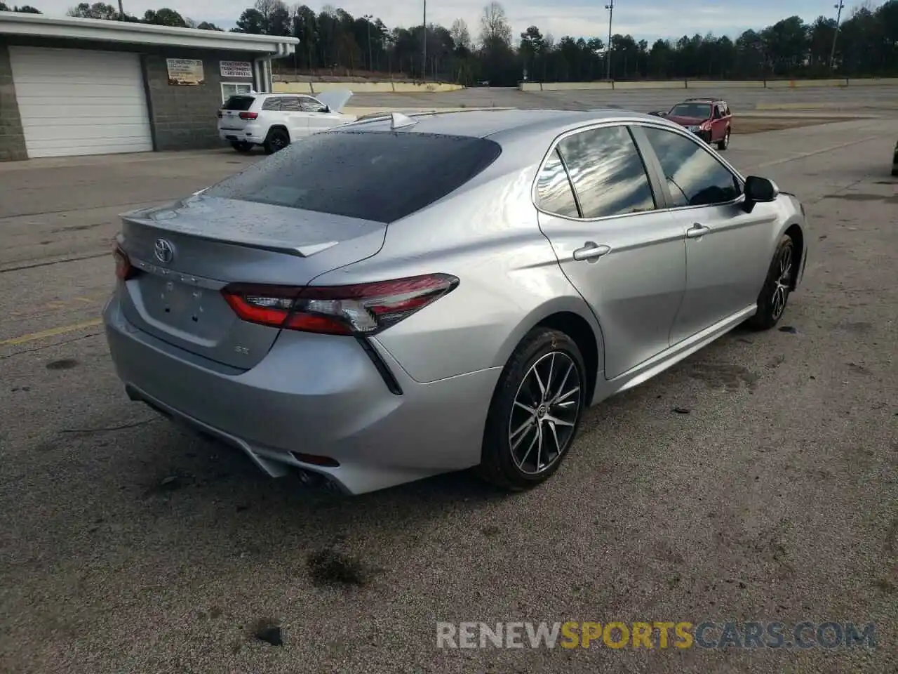 4 Photograph of a damaged car 4T1G11AK4NU635669 TOYOTA CAMRY 2022