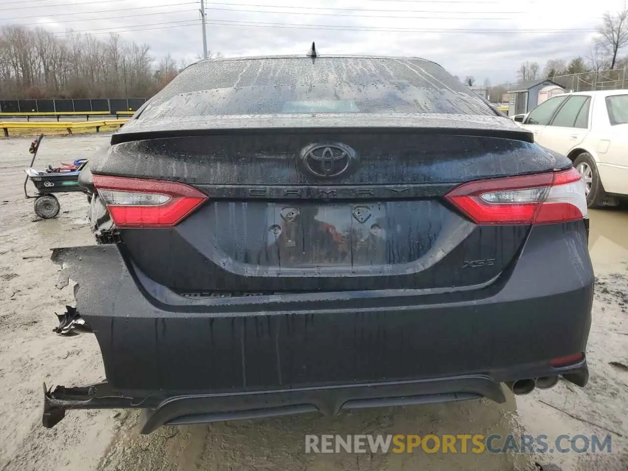 6 Photograph of a damaged car 4T1G11AK4NU663147 TOYOTA CAMRY 2022