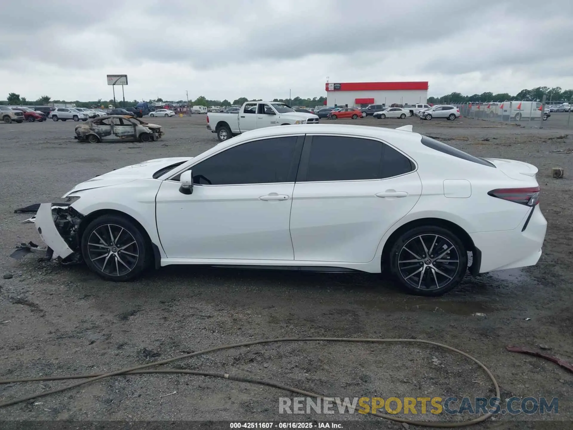 15 Photograph of a damaged car 4T1G11AK4NU668316 TOYOTA CAMRY 2022