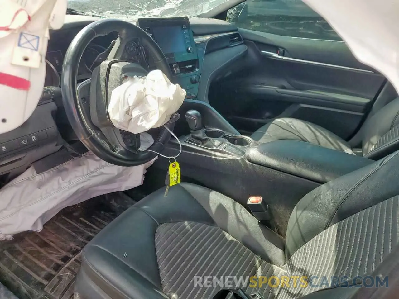 8 Photograph of a damaged car 4T1G11AK4NU673399 TOYOTA CAMRY 2022