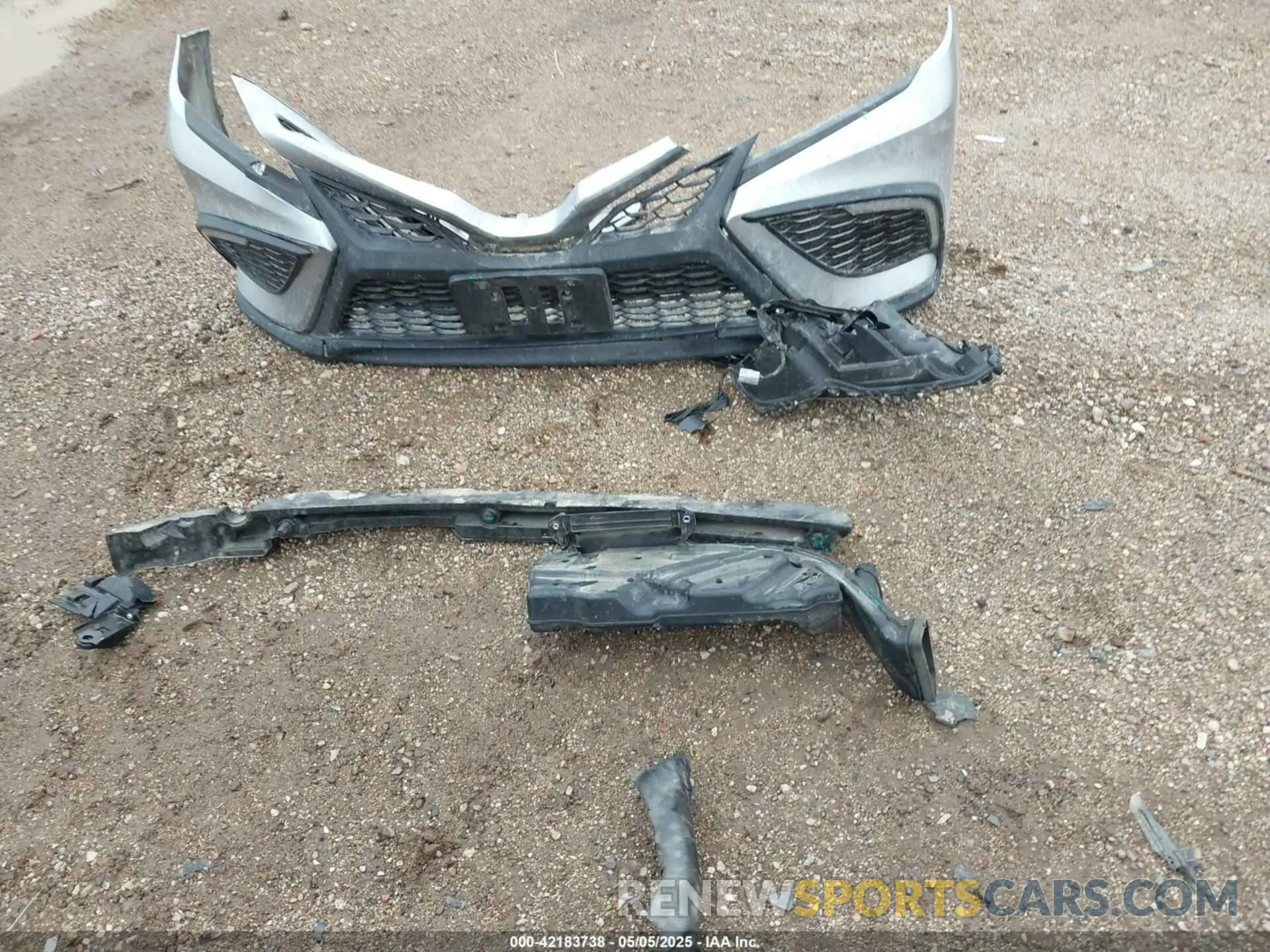 12 Photograph of a damaged car 4T1G11AK4NU690560 TOYOTA CAMRY 2022