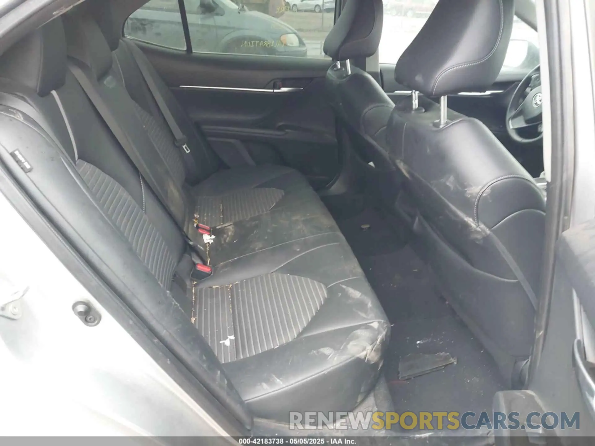 8 Photograph of a damaged car 4T1G11AK4NU690560 TOYOTA CAMRY 2022