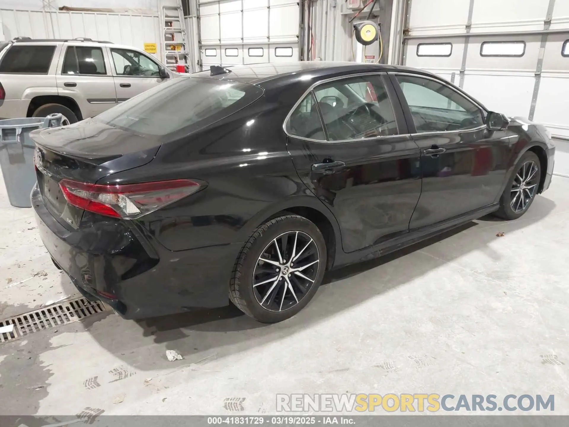 4 Photograph of a damaged car 4T1G11AK4NU713626 TOYOTA CAMRY 2022