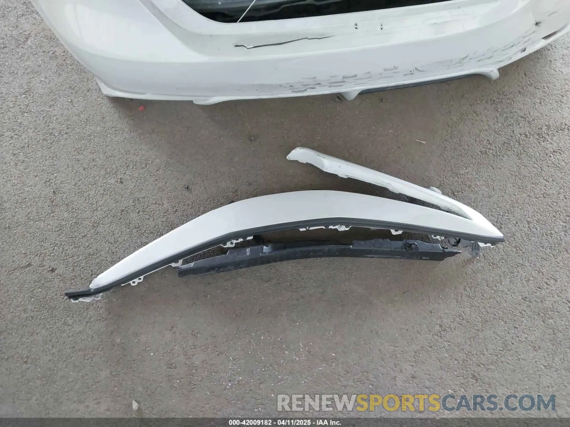 12 Photograph of a damaged car 4T1G11AK5NU019057 TOYOTA CAMRY 2022