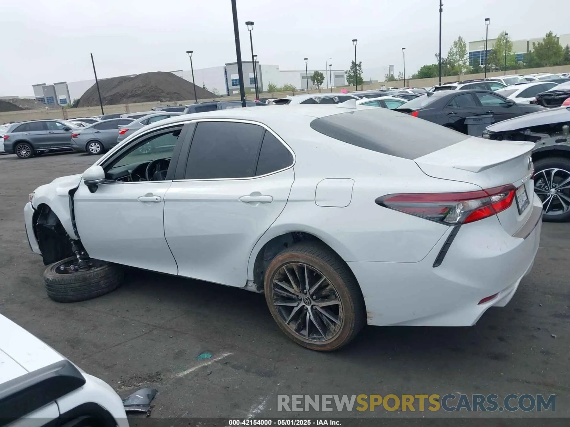 15 Photograph of a damaged car 4T1G11AK5NU054097 TOYOTA CAMRY 2022