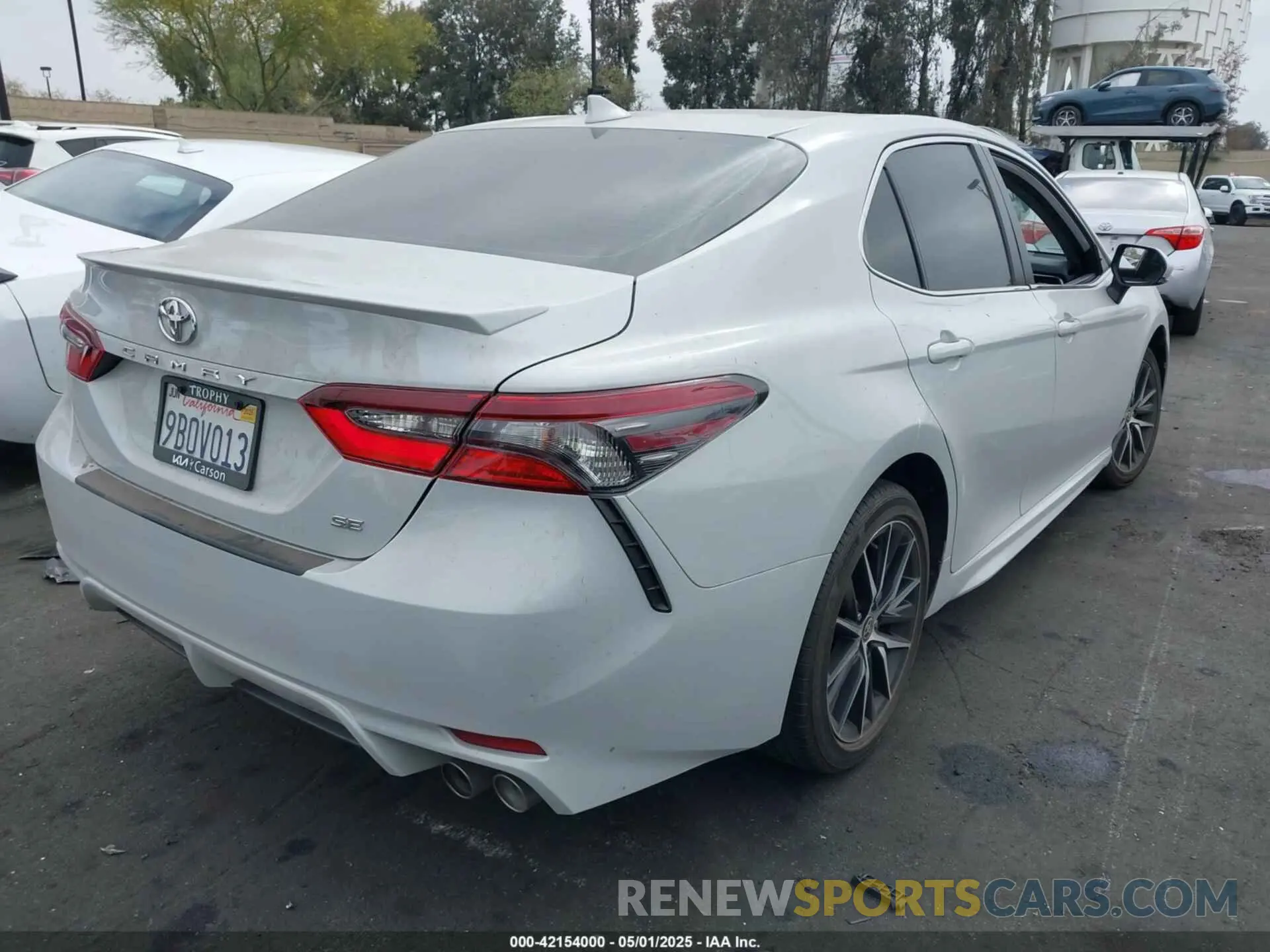 4 Photograph of a damaged car 4T1G11AK5NU054097 TOYOTA CAMRY 2022