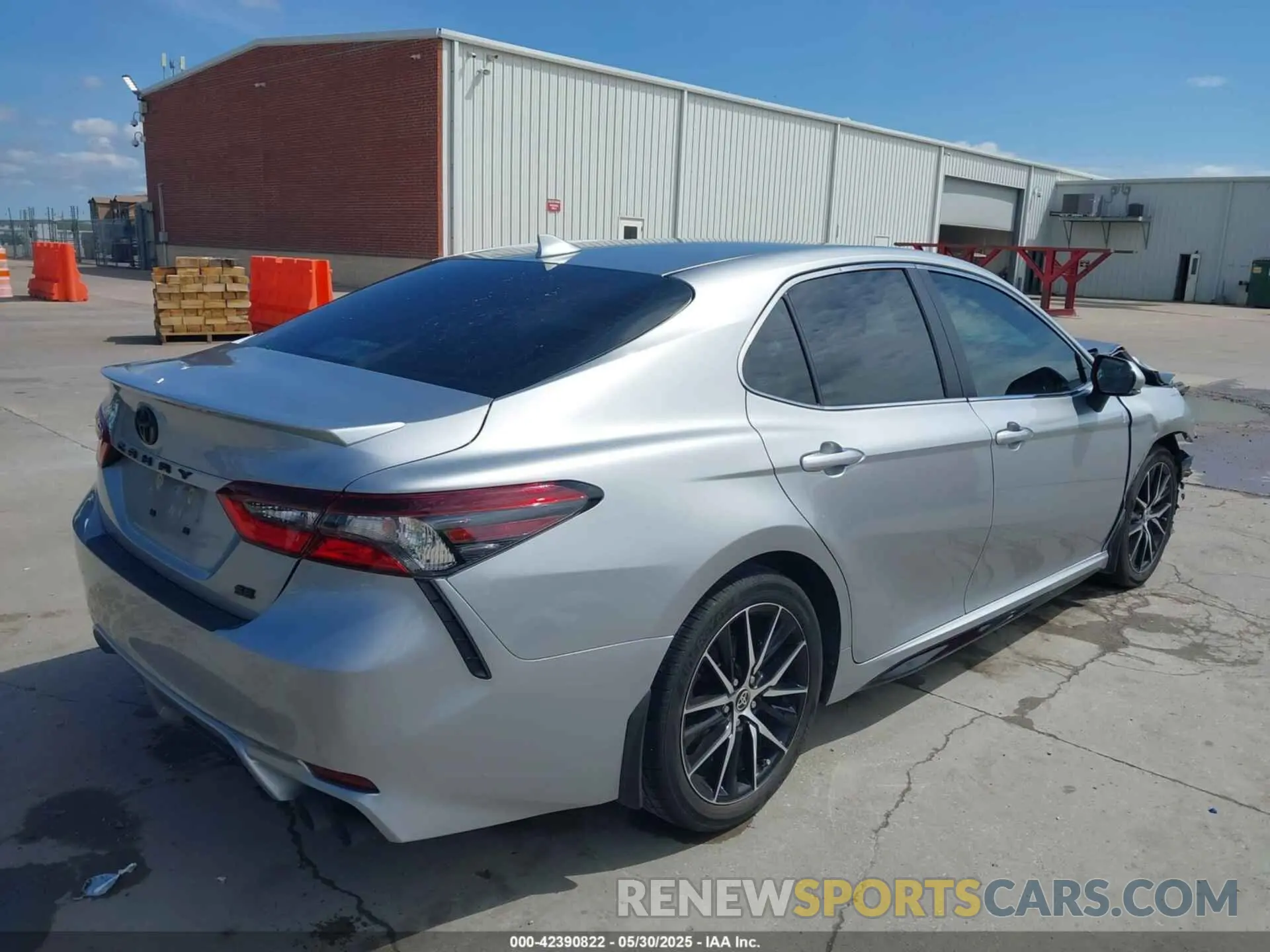 4 Photograph of a damaged car 4T1G11AK5NU069683 TOYOTA CAMRY 2022