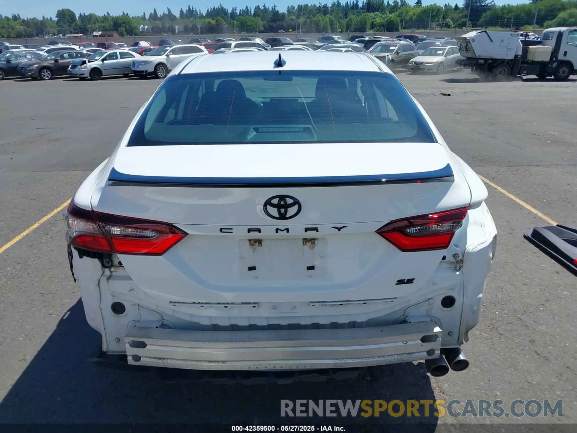 17 Photograph of a damaged car 4T1G11AK5NU075077 TOYOTA CAMRY 2022