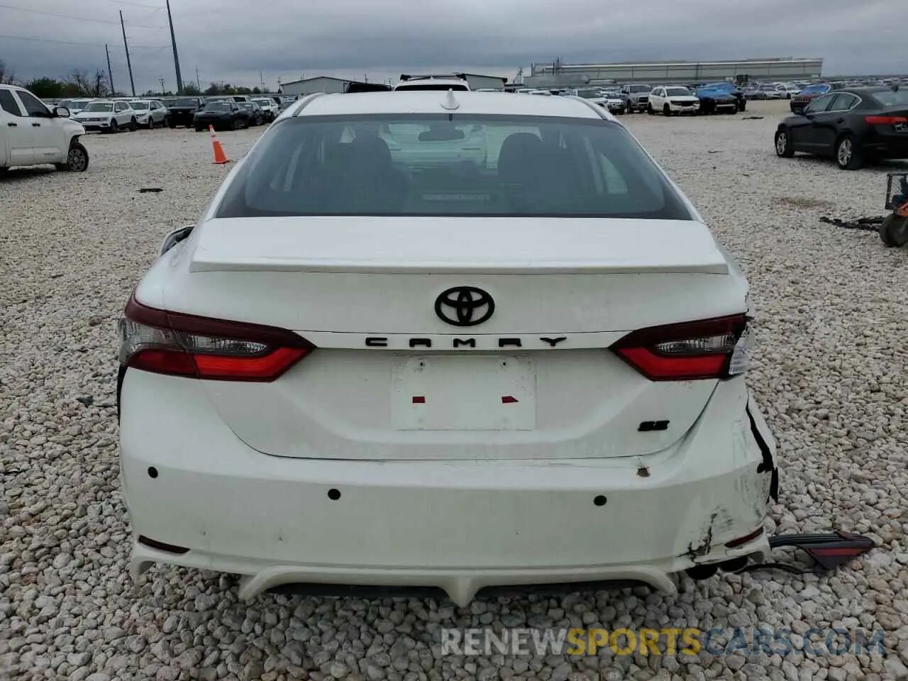 6 Photograph of a damaged car 4T1G11AK5NU624163 TOYOTA CAMRY 2022