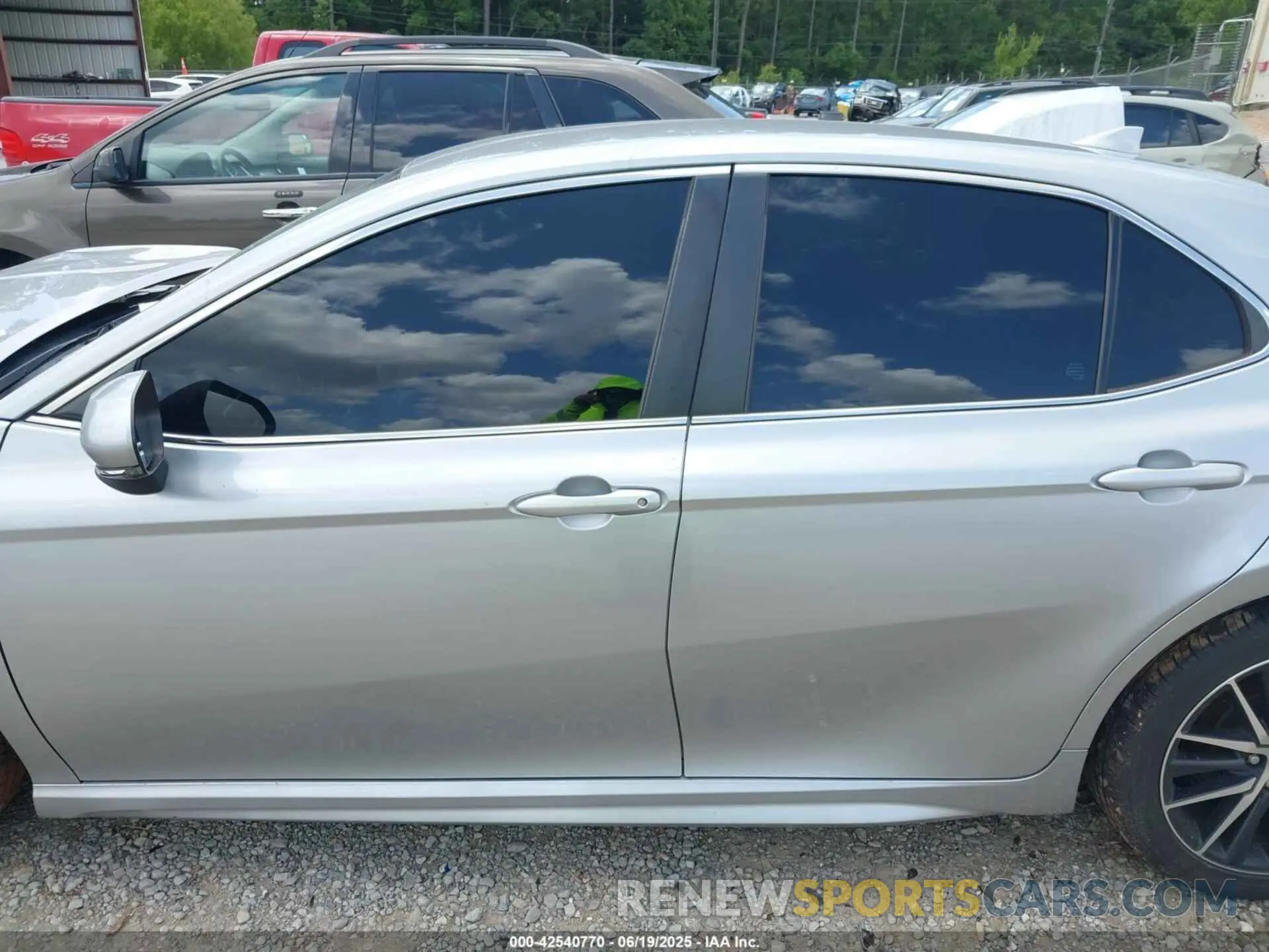 14 Photograph of a damaged car 4T1G11AK5NU630268 TOYOTA CAMRY 2022