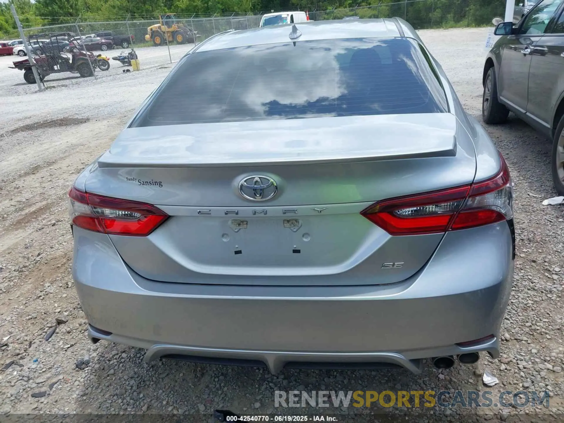 16 Photograph of a damaged car 4T1G11AK5NU630268 TOYOTA CAMRY 2022