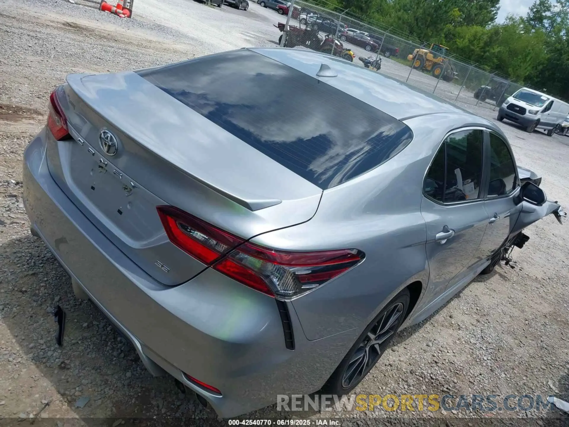 4 Photograph of a damaged car 4T1G11AK5NU630268 TOYOTA CAMRY 2022
