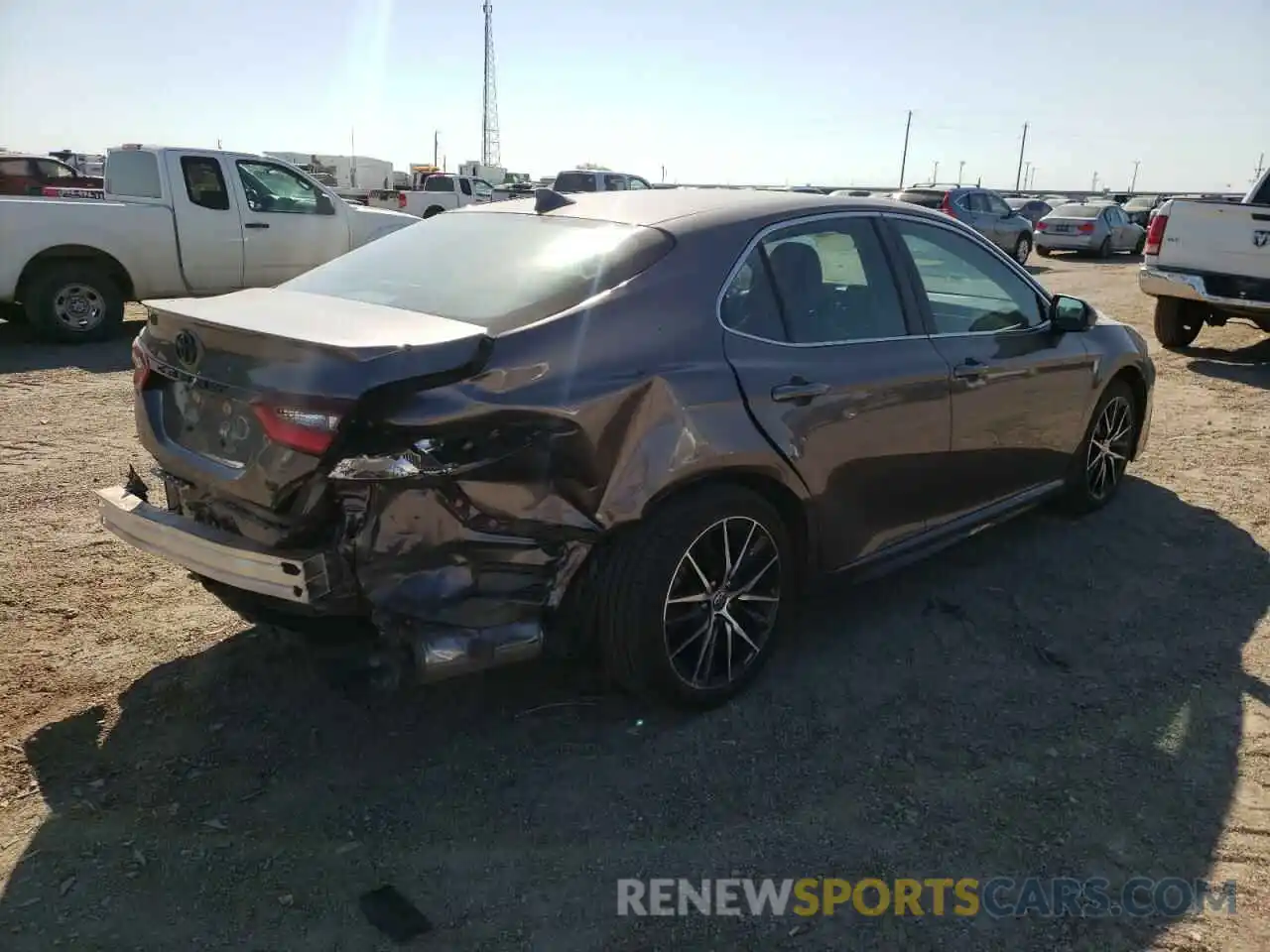 4 Photograph of a damaged car 4T1G11AK5NU651766 TOYOTA CAMRY 2022