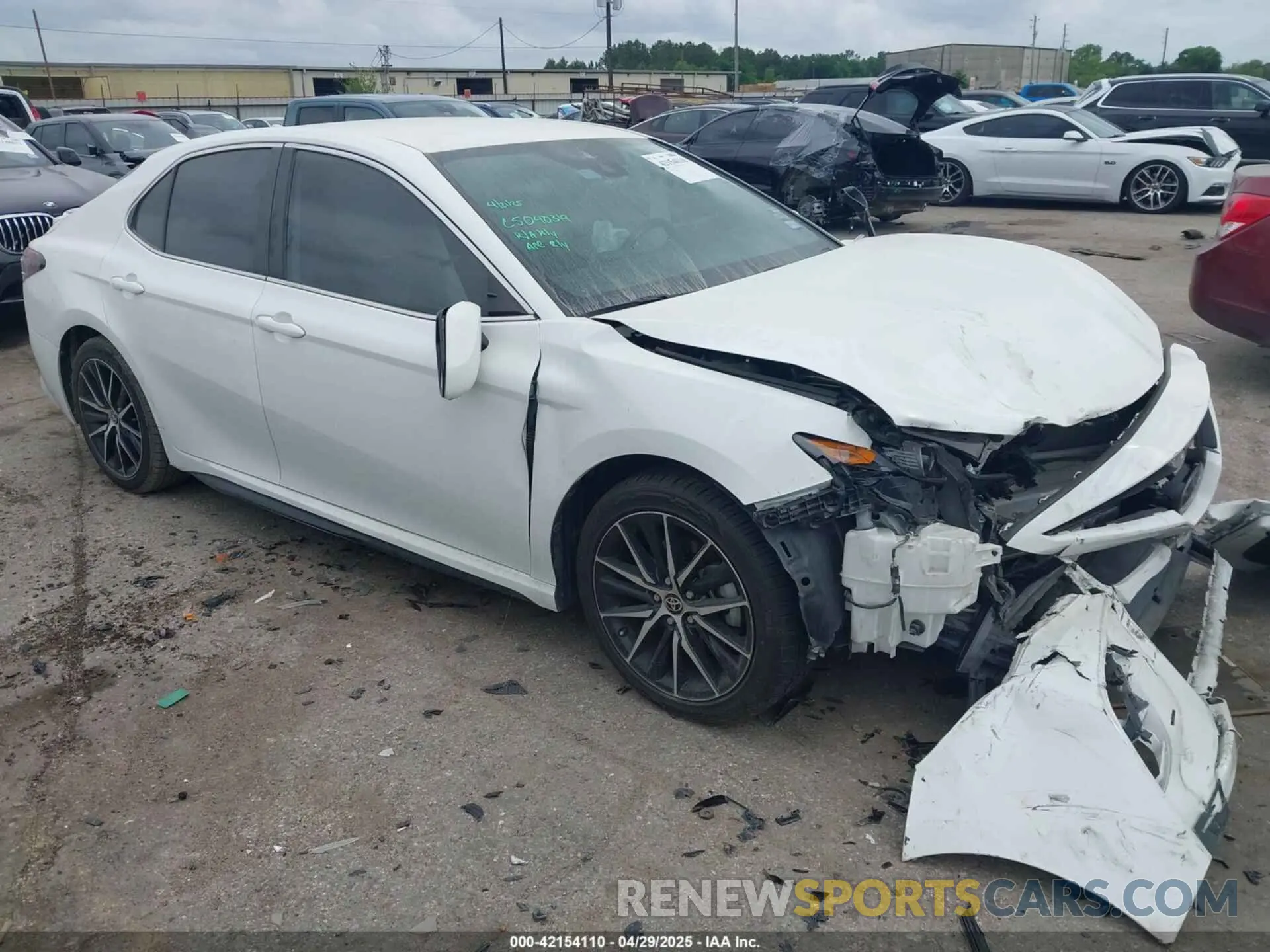 1 Photograph of a damaged car 4T1G11AK5NU660953 TOYOTA CAMRY 2022