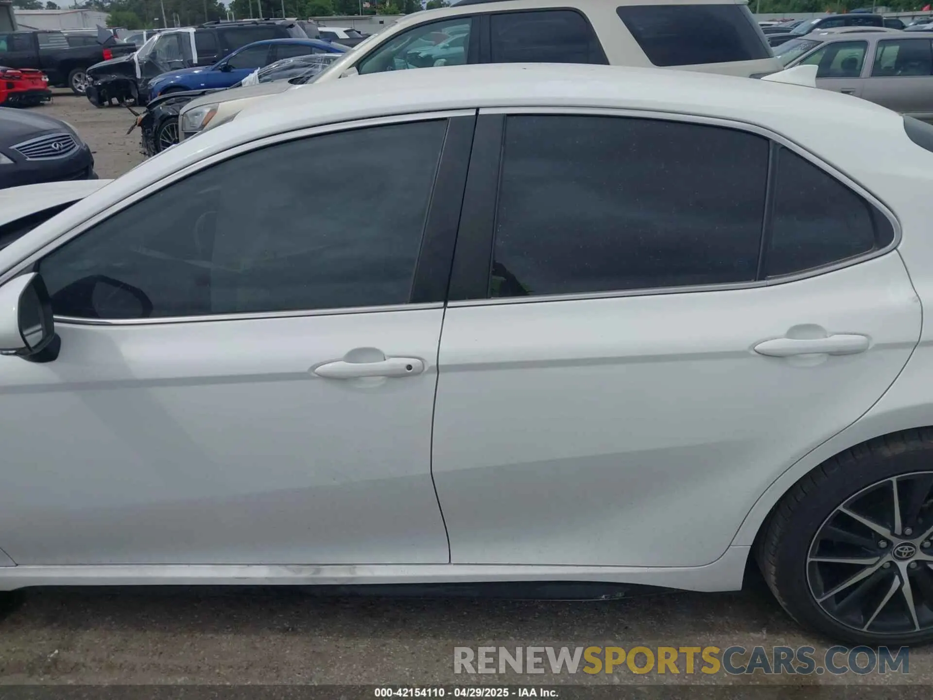 14 Photograph of a damaged car 4T1G11AK5NU660953 TOYOTA CAMRY 2022