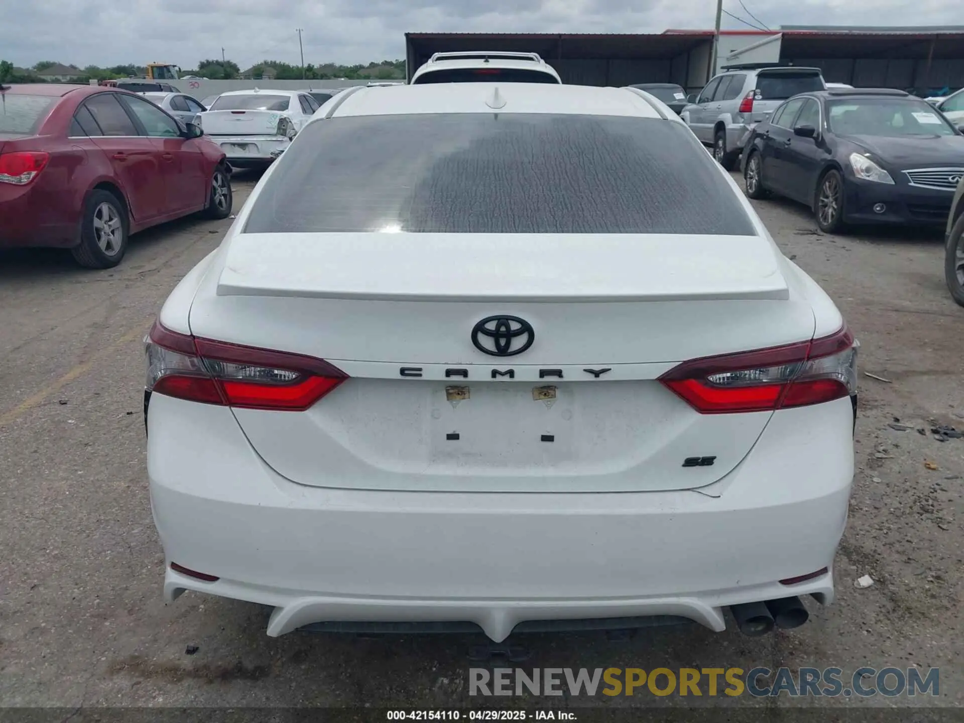 16 Photograph of a damaged car 4T1G11AK5NU660953 TOYOTA CAMRY 2022