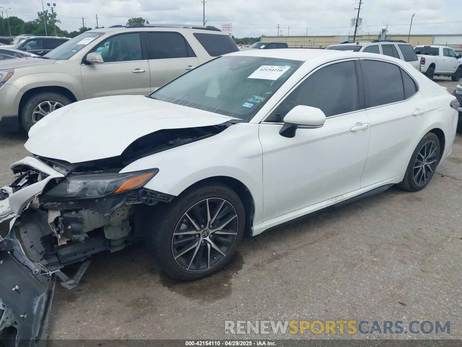 2 Photograph of a damaged car 4T1G11AK5NU660953 TOYOTA CAMRY 2022