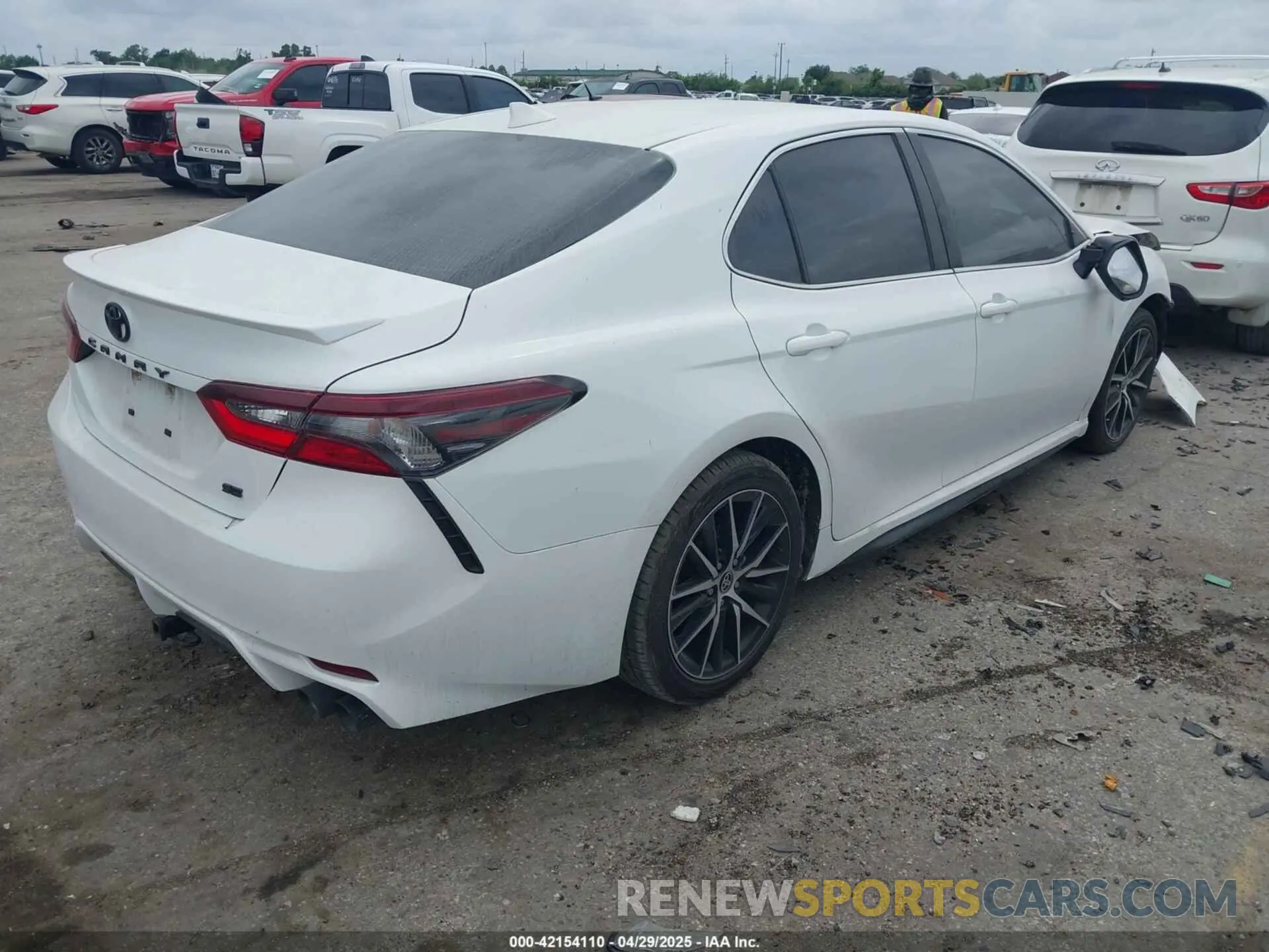 4 Photograph of a damaged car 4T1G11AK5NU660953 TOYOTA CAMRY 2022