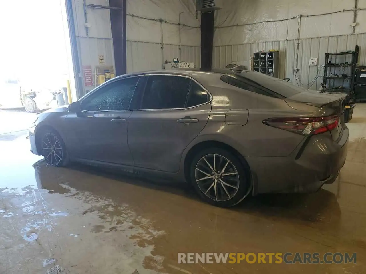 2 Photograph of a damaged car 4T1G11AK5NU669006 TOYOTA CAMRY 2022