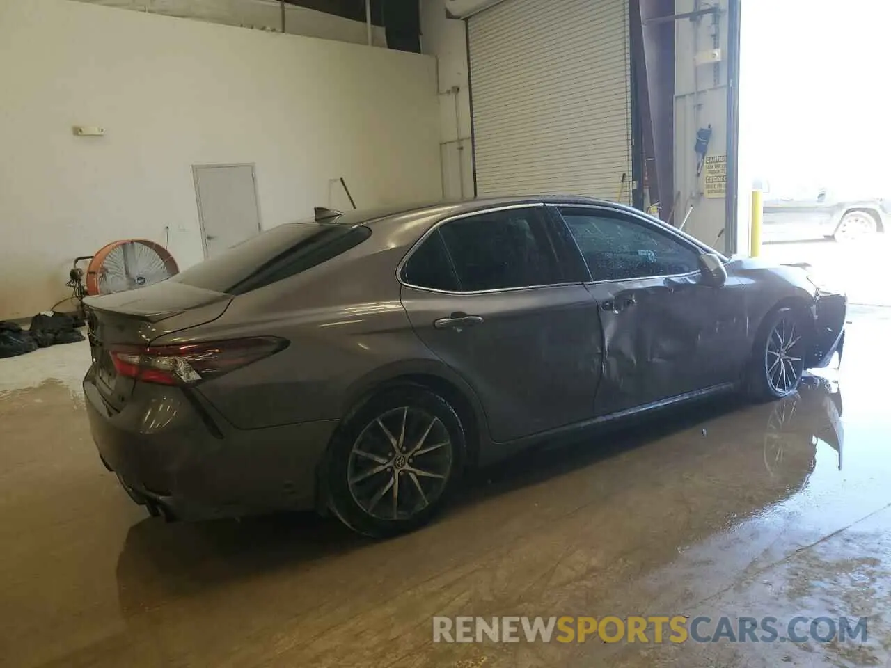 3 Photograph of a damaged car 4T1G11AK5NU669006 TOYOTA CAMRY 2022