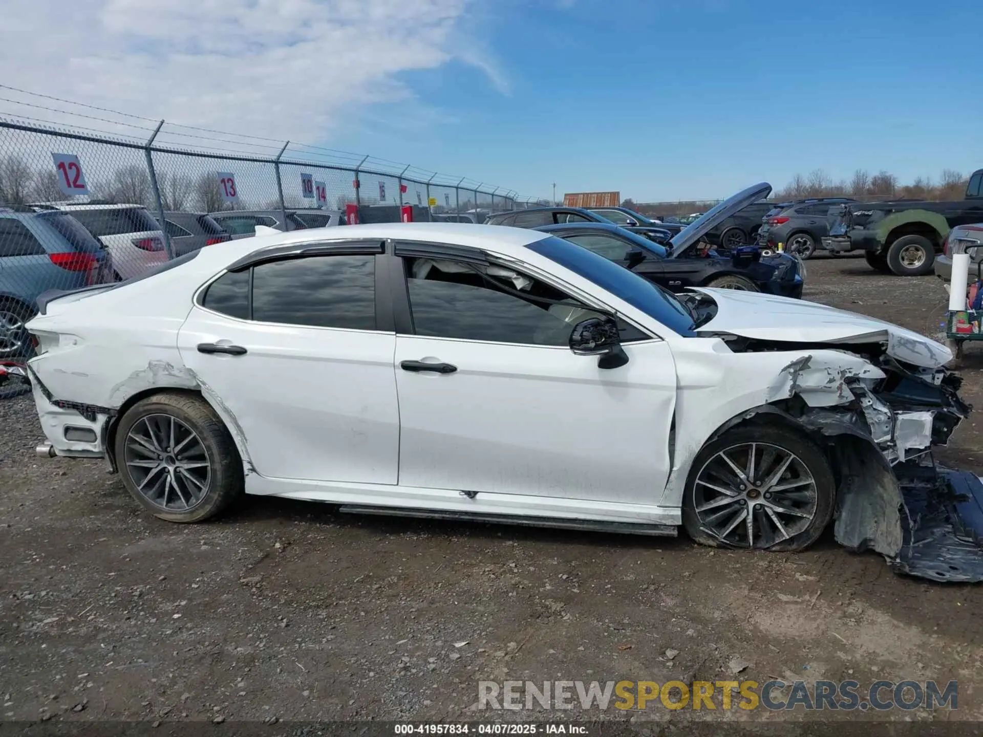 14 Photograph of a damaged car 4T1G11AK5NU670897 TOYOTA CAMRY 2022