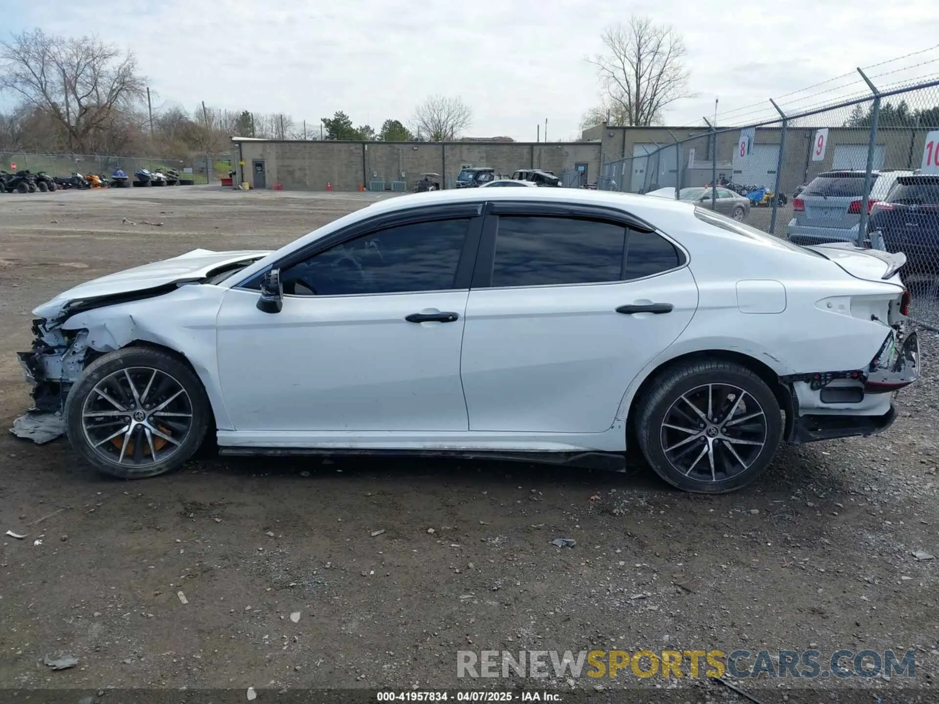 15 Photograph of a damaged car 4T1G11AK5NU670897 TOYOTA CAMRY 2022