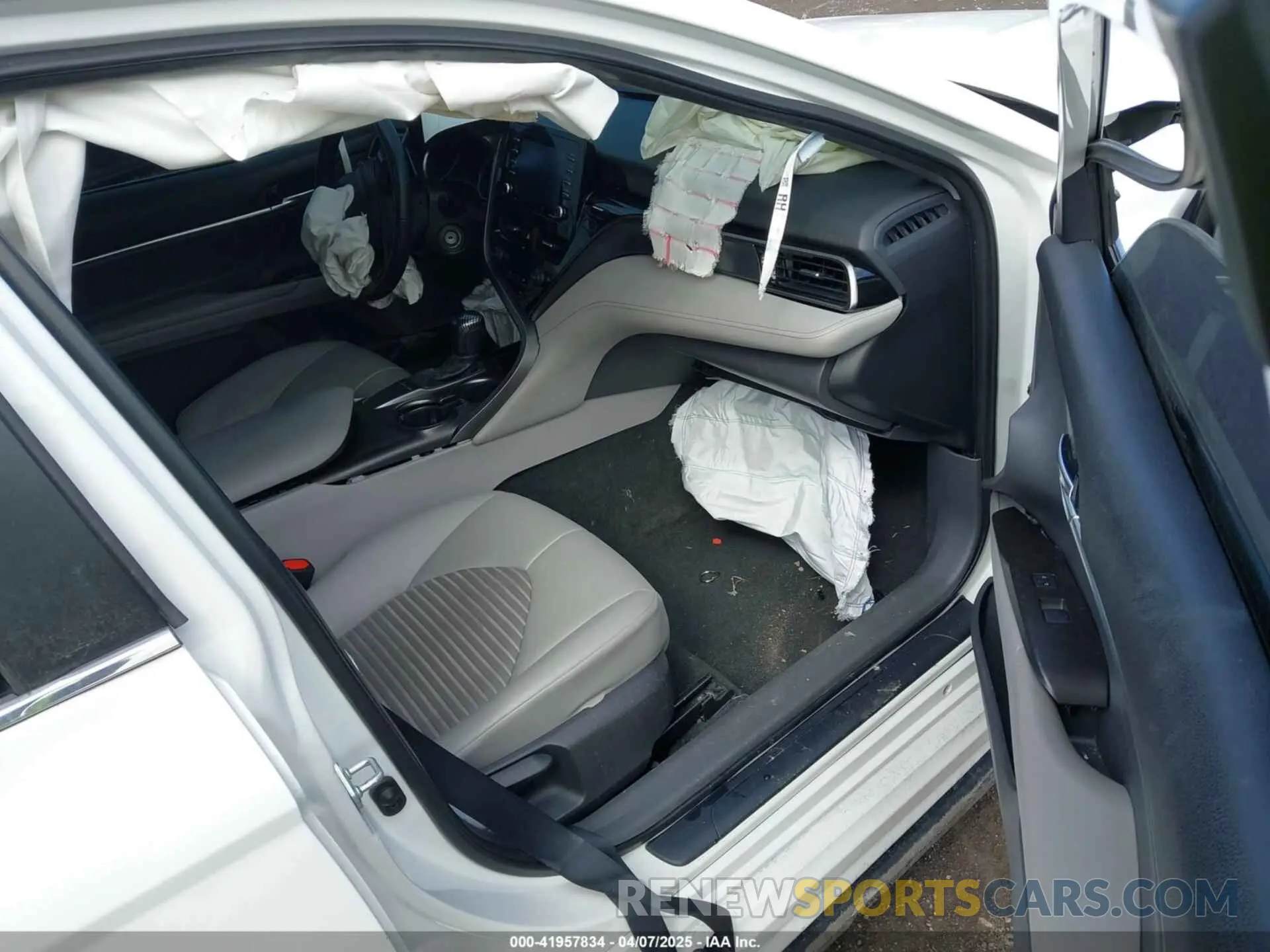 5 Photograph of a damaged car 4T1G11AK5NU670897 TOYOTA CAMRY 2022