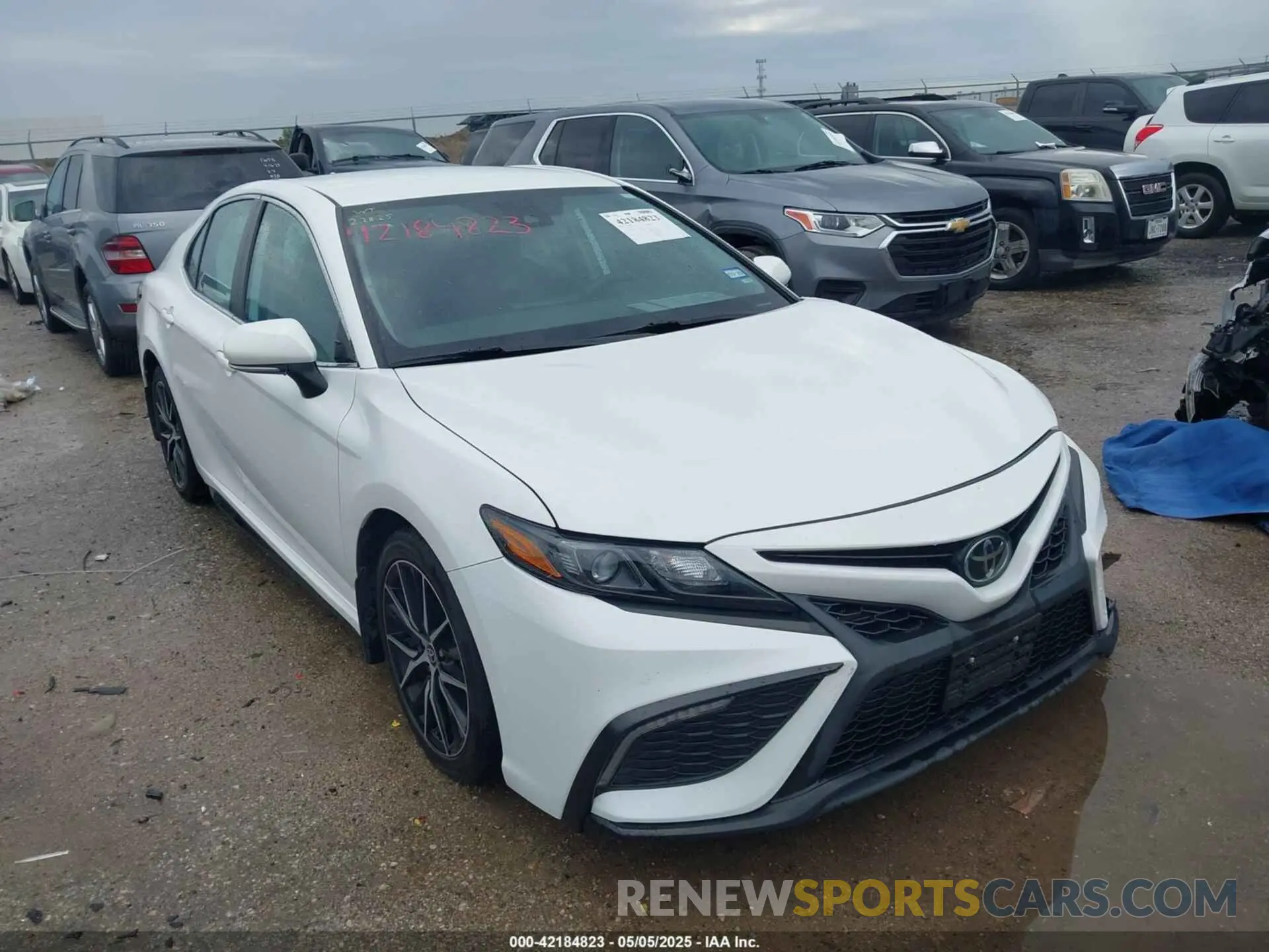 1 Photograph of a damaged car 4T1G11AK5NU674903 TOYOTA CAMRY 2022