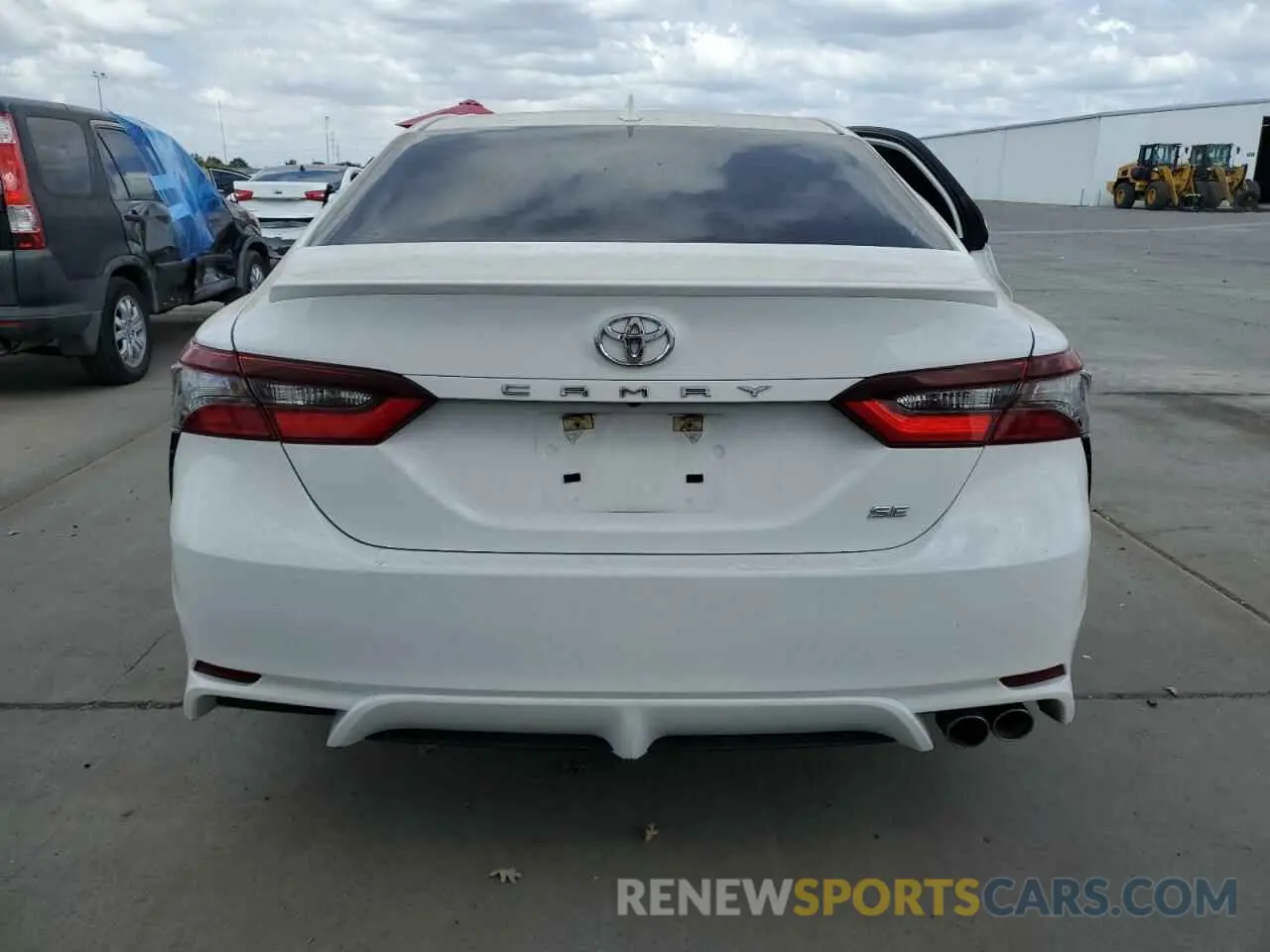 6 Photograph of a damaged car 4T1G11AK5NU677767 TOYOTA CAMRY 2022