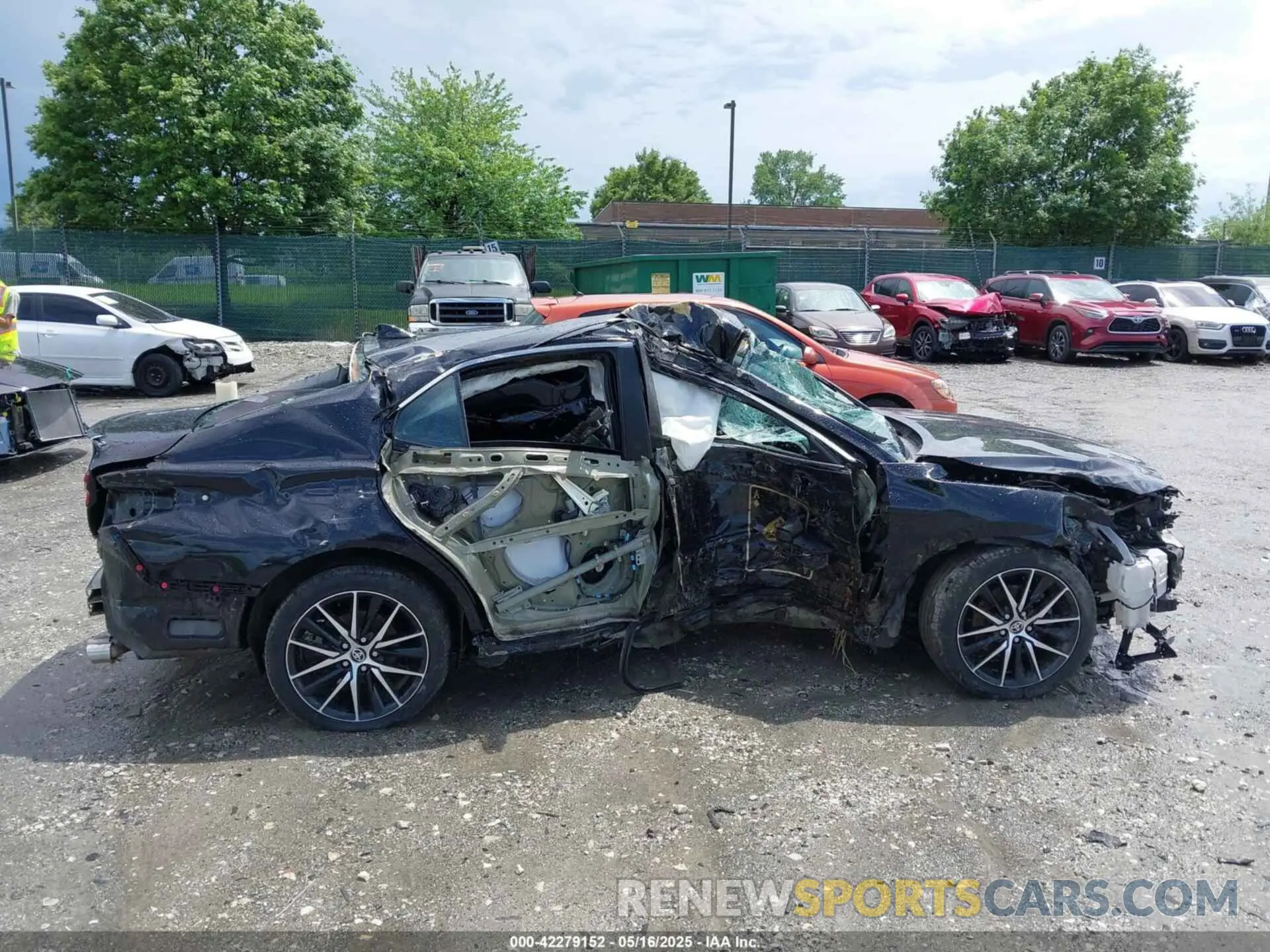 13 Photograph of a damaged car 4T1G11AK5NU680670 TOYOTA CAMRY 2022
