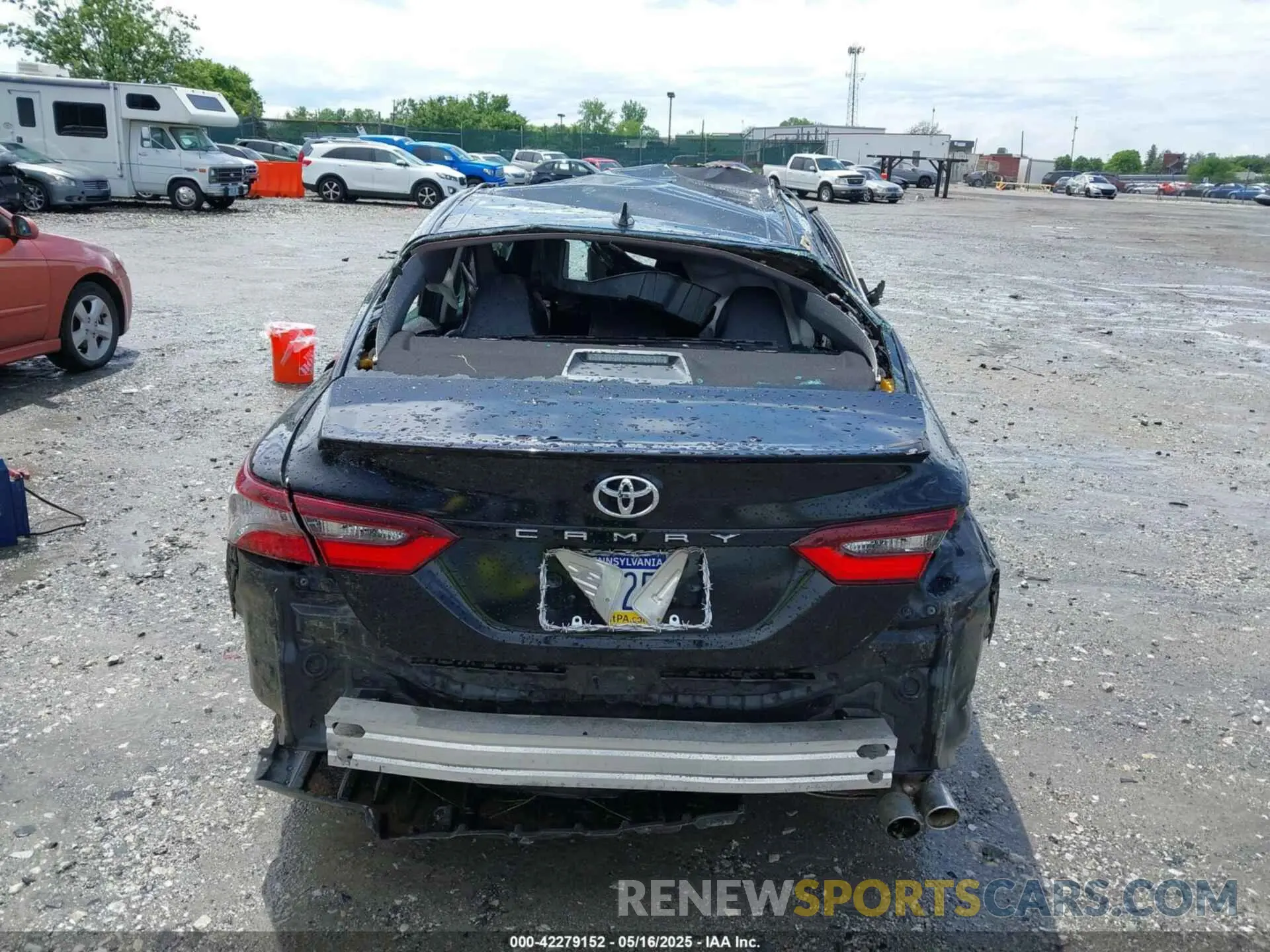 16 Photograph of a damaged car 4T1G11AK5NU680670 TOYOTA CAMRY 2022
