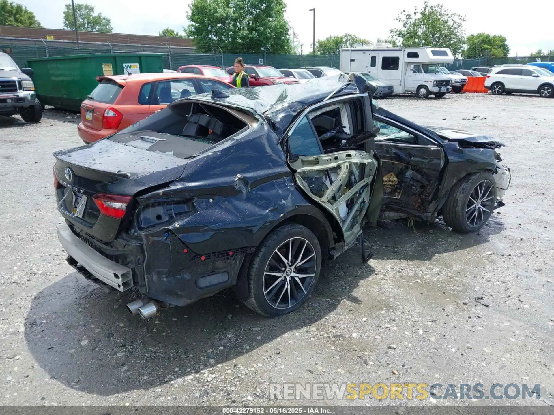 4 Photograph of a damaged car 4T1G11AK5NU680670 TOYOTA CAMRY 2022