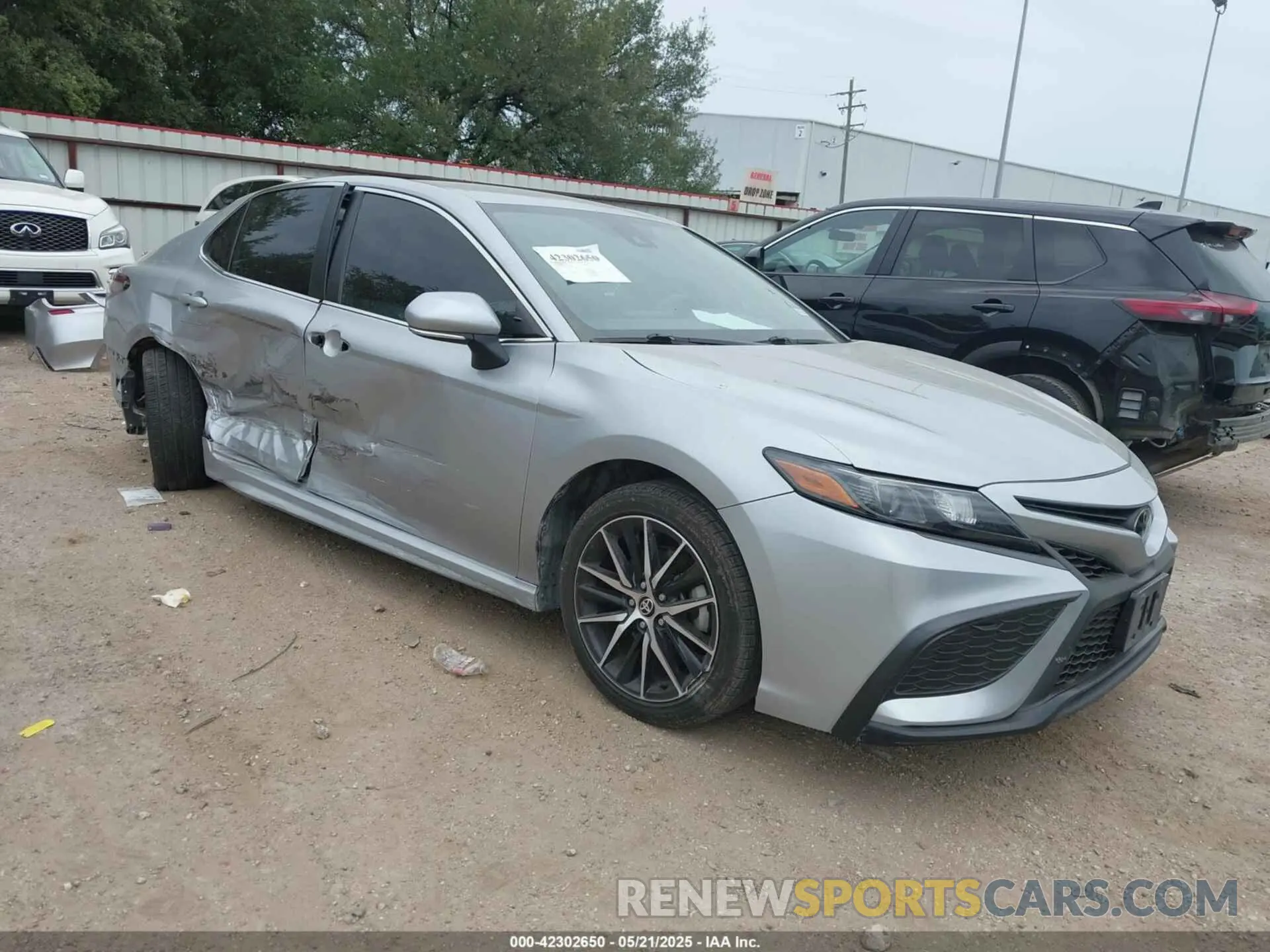 1 Photograph of a damaged car 4T1G11AK5NU710900 TOYOTA CAMRY 2022