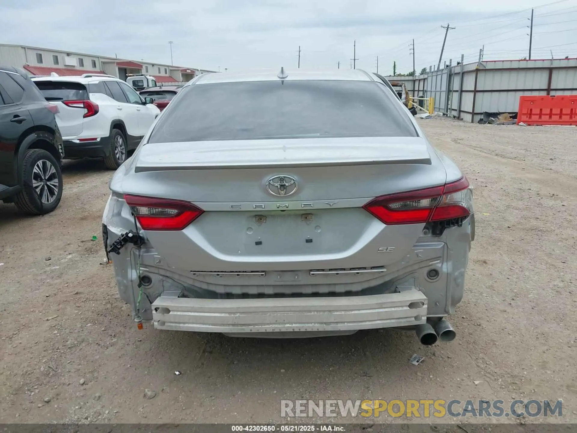 17 Photograph of a damaged car 4T1G11AK5NU710900 TOYOTA CAMRY 2022