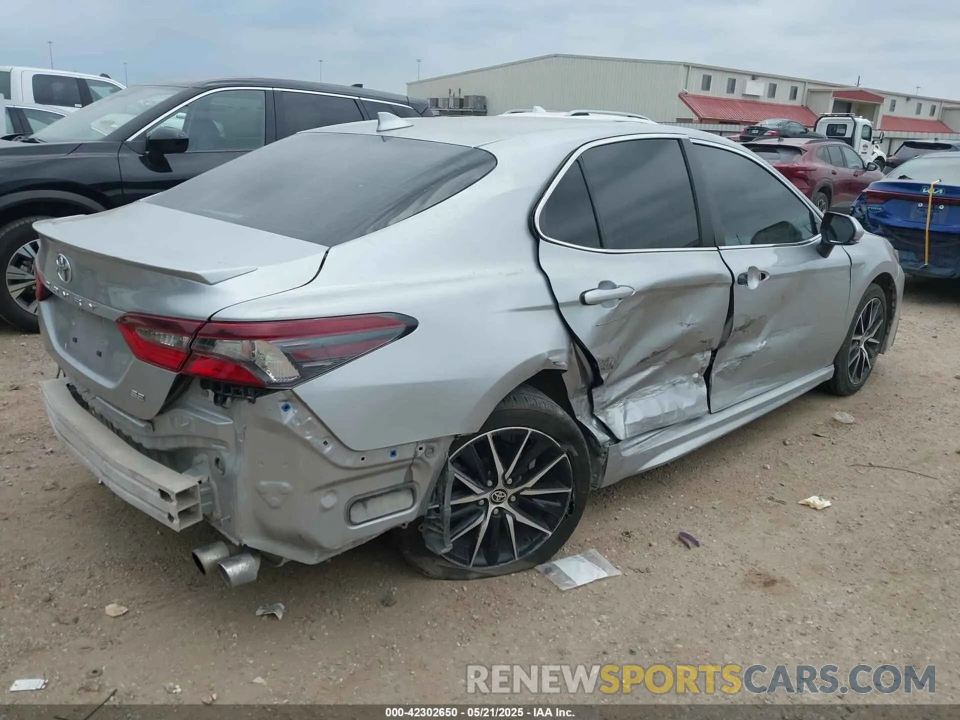 4 Photograph of a damaged car 4T1G11AK5NU710900 TOYOTA CAMRY 2022