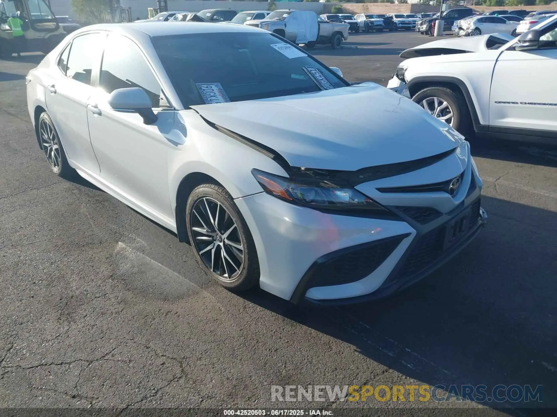 1 Photograph of a damaged car 4T1G11AK6NU071071 TOYOTA CAMRY 2022
