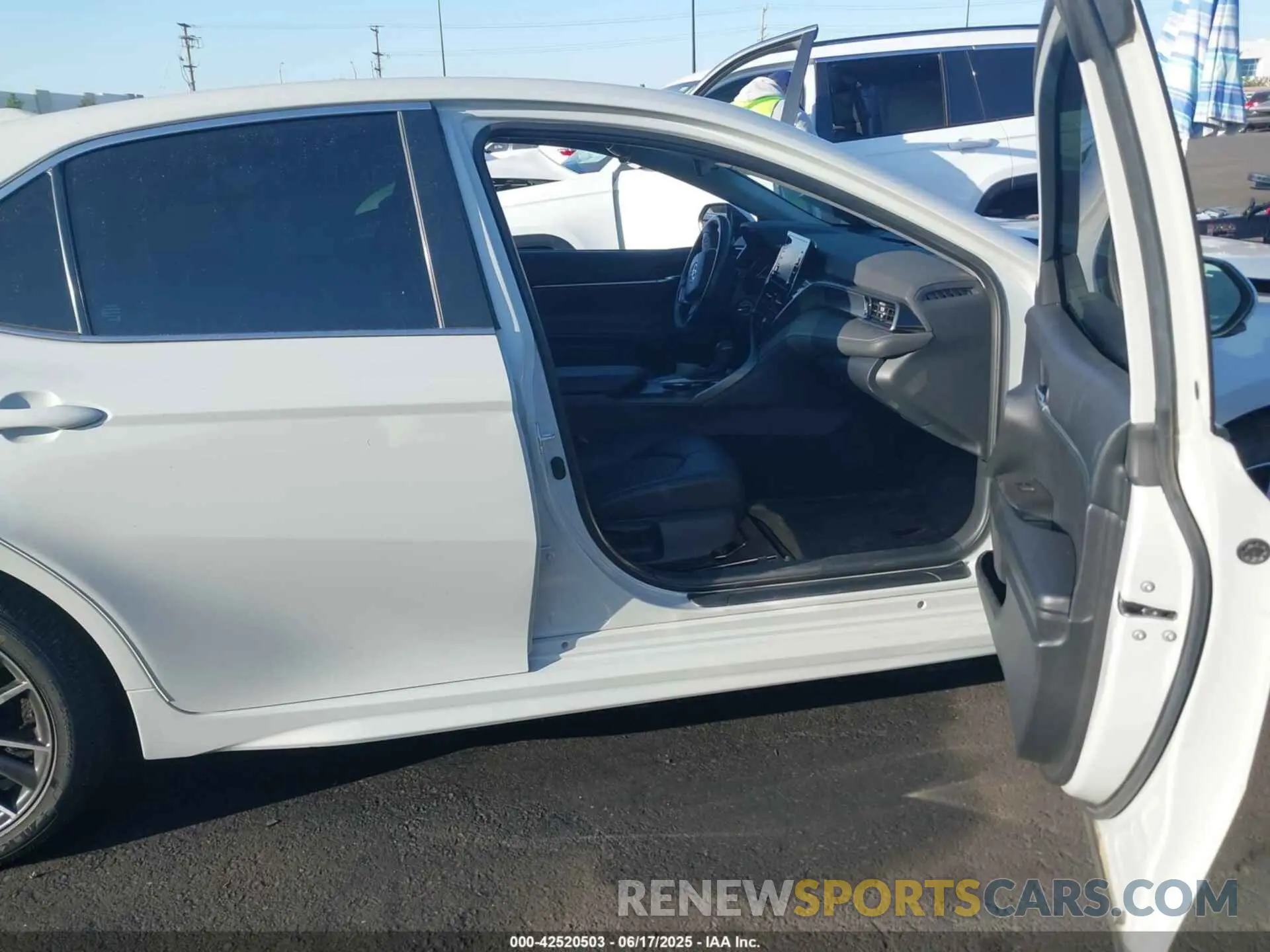 5 Photograph of a damaged car 4T1G11AK6NU071071 TOYOTA CAMRY 2022