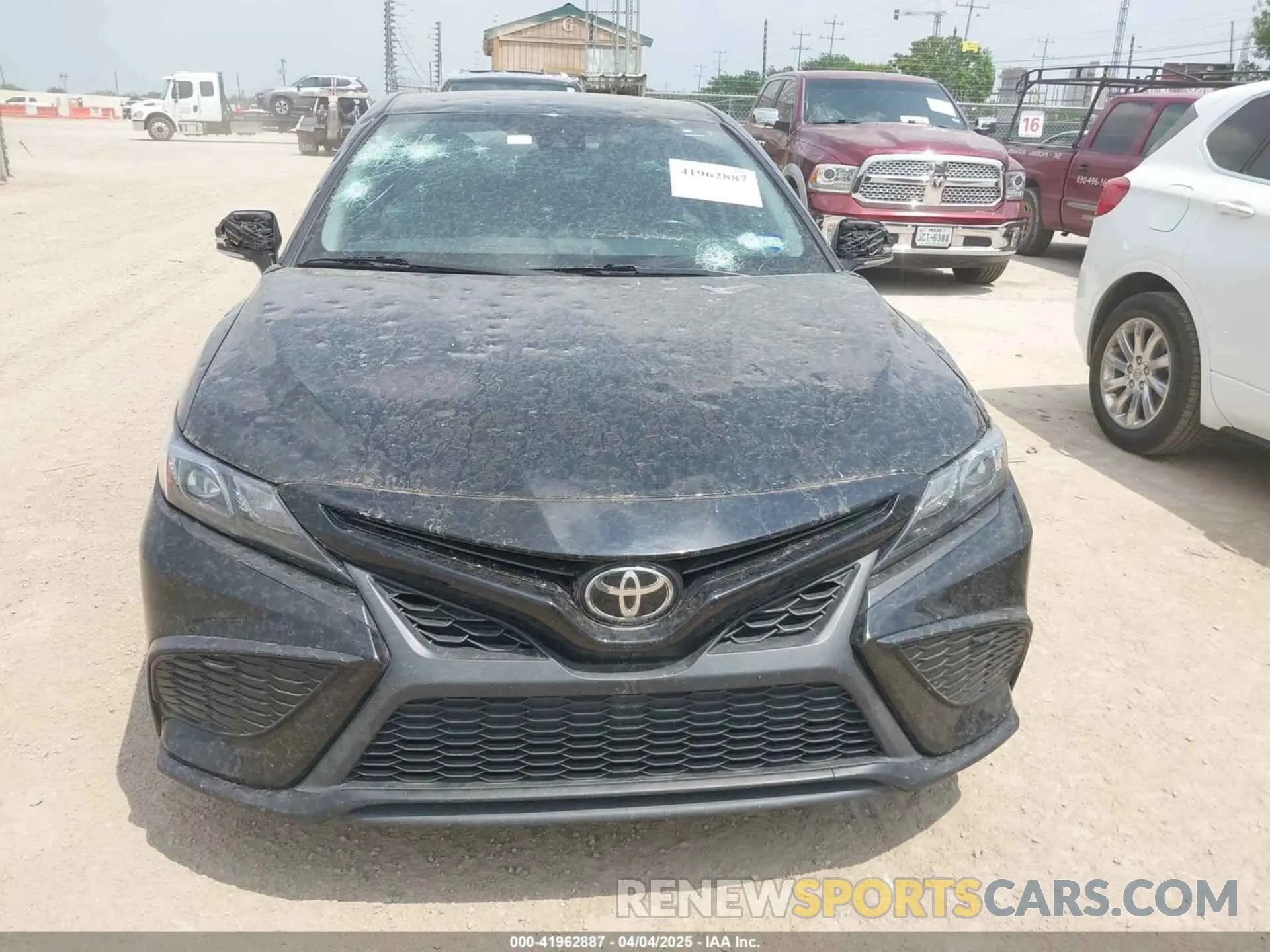 11 Photograph of a damaged car 4T1G11AK6NU623118 TOYOTA CAMRY 2022