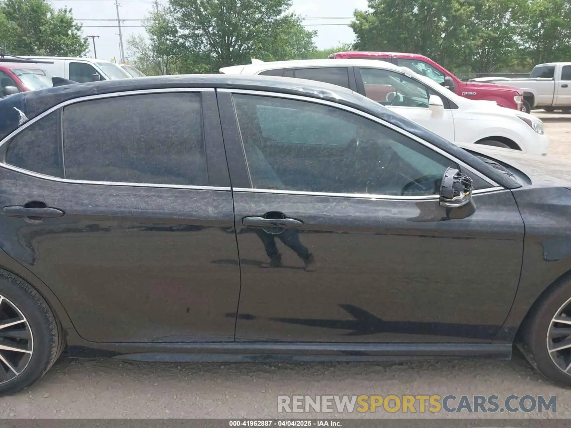12 Photograph of a damaged car 4T1G11AK6NU623118 TOYOTA CAMRY 2022
