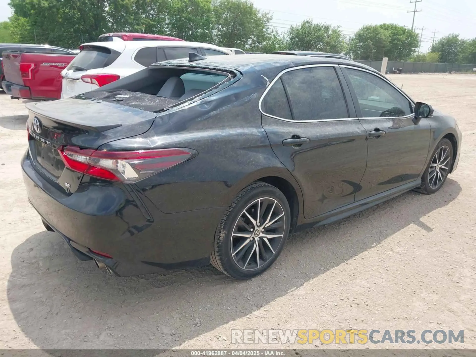 4 Photograph of a damaged car 4T1G11AK6NU623118 TOYOTA CAMRY 2022