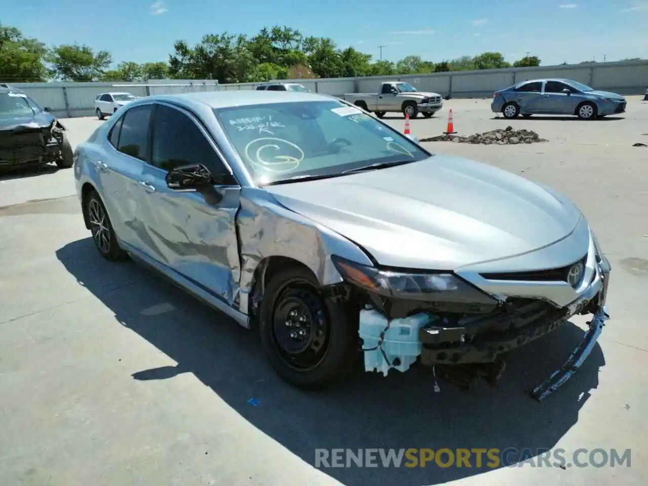 1 Photograph of a damaged car 4T1G11AK6NU639044 TOYOTA CAMRY 2022