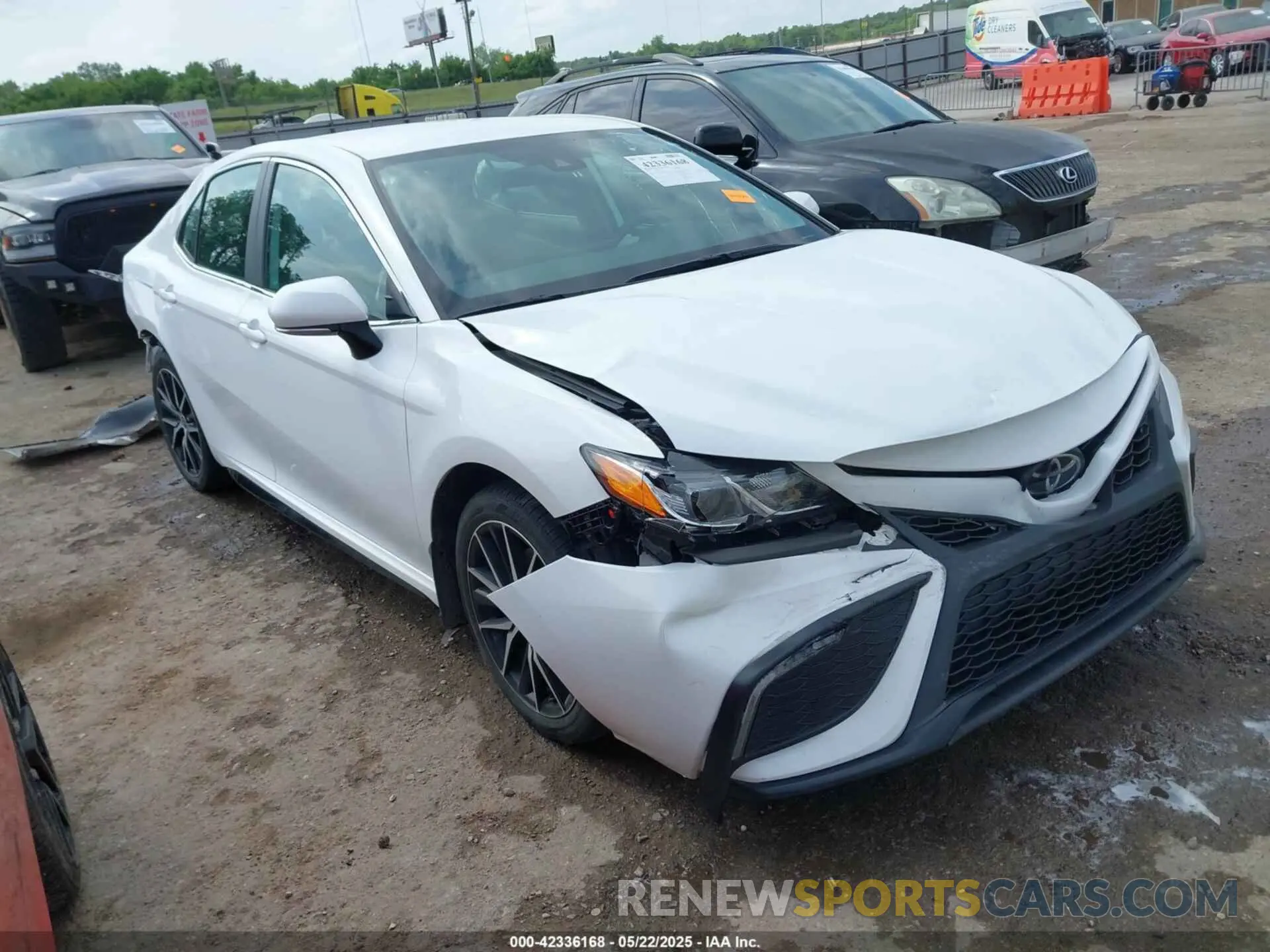 1 Photograph of a damaged car 4T1G11AK6NU669161 TOYOTA CAMRY 2022