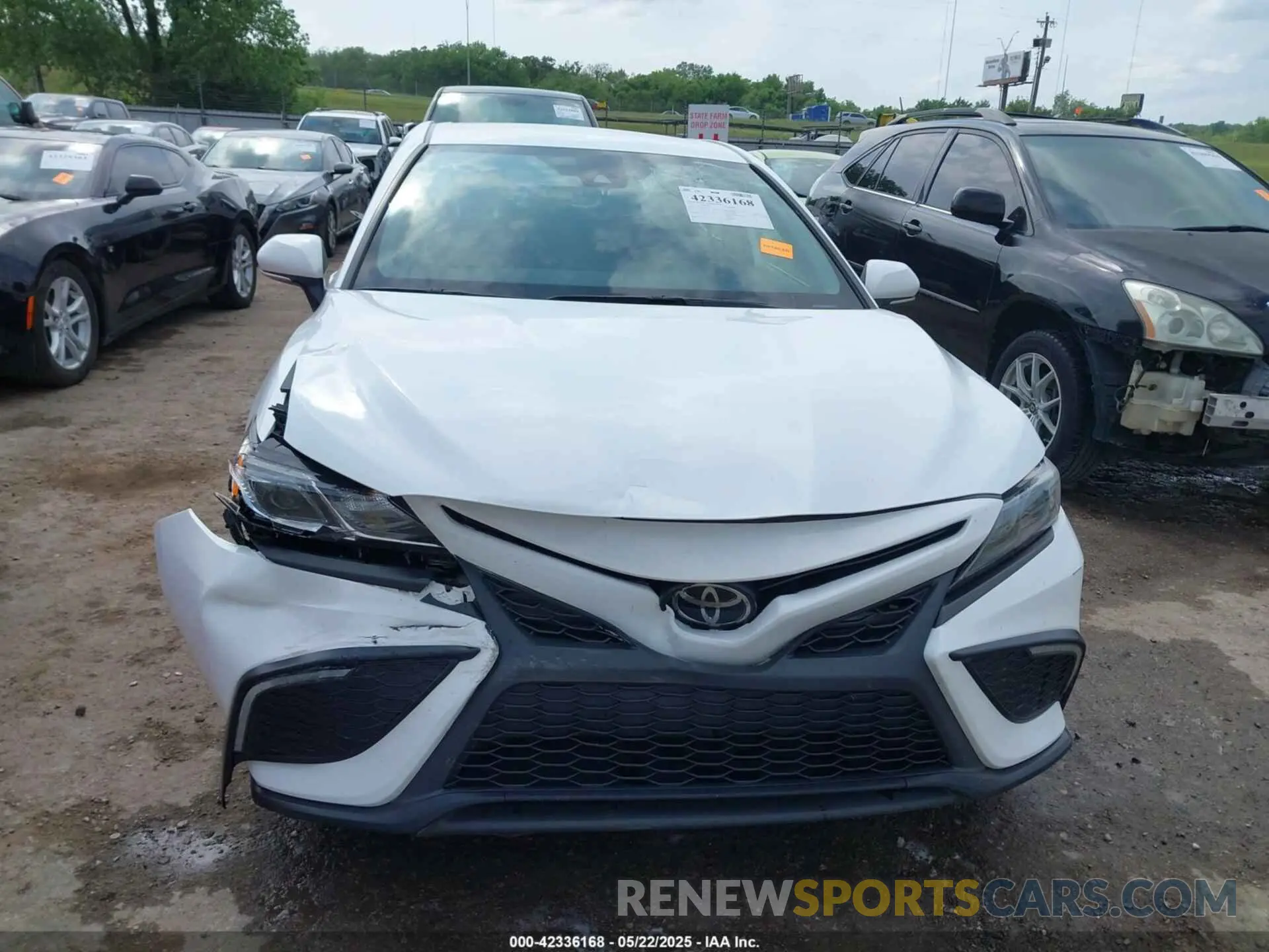6 Photograph of a damaged car 4T1G11AK6NU669161 TOYOTA CAMRY 2022
