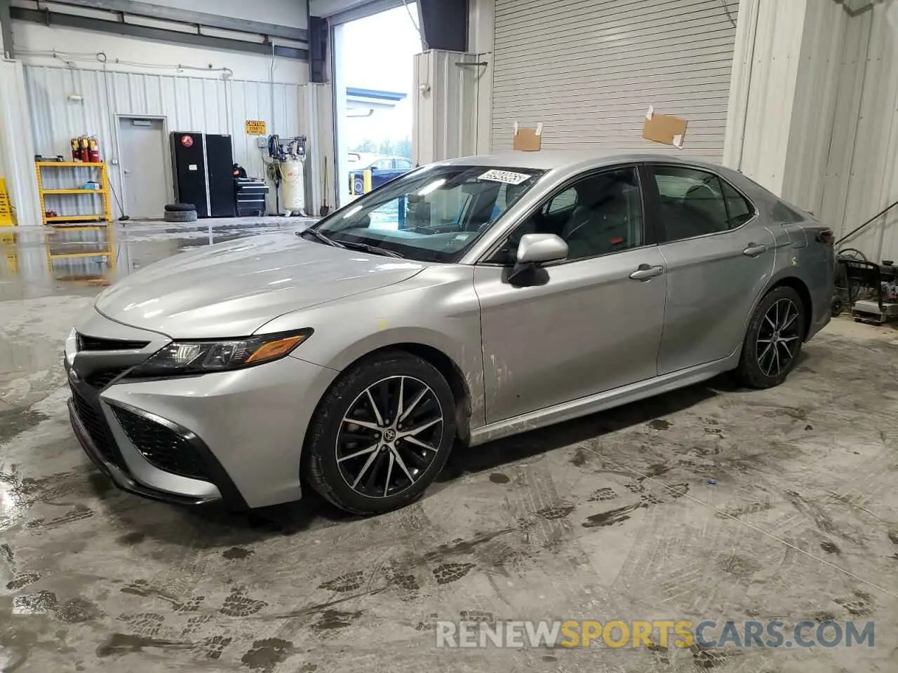 1 Photograph of a damaged car 4T1G11AK7NU631440 TOYOTA CAMRY 2022