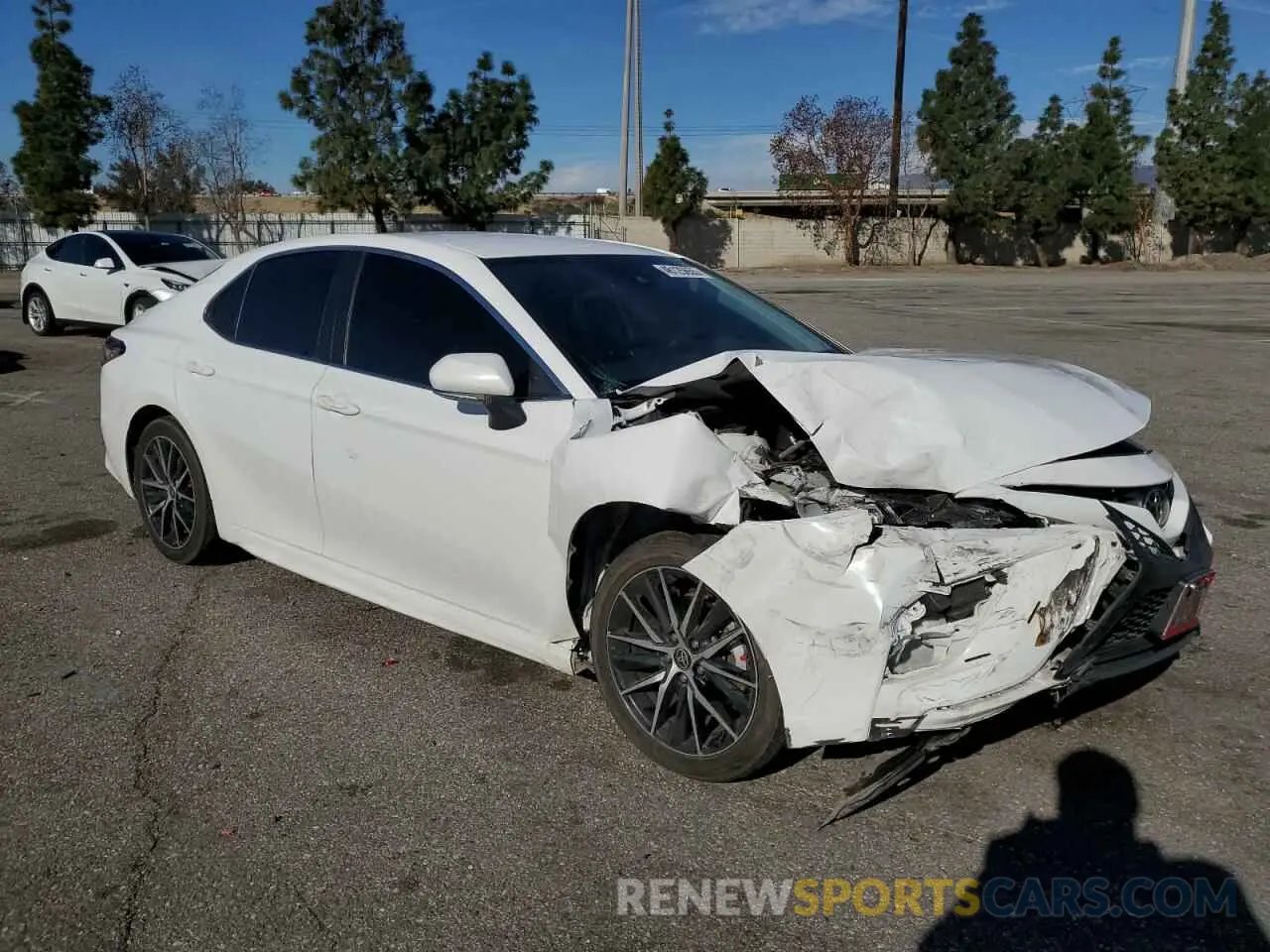 4 Photograph of a damaged car 4T1G11AK7NU640736 TOYOTA CAMRY 2022