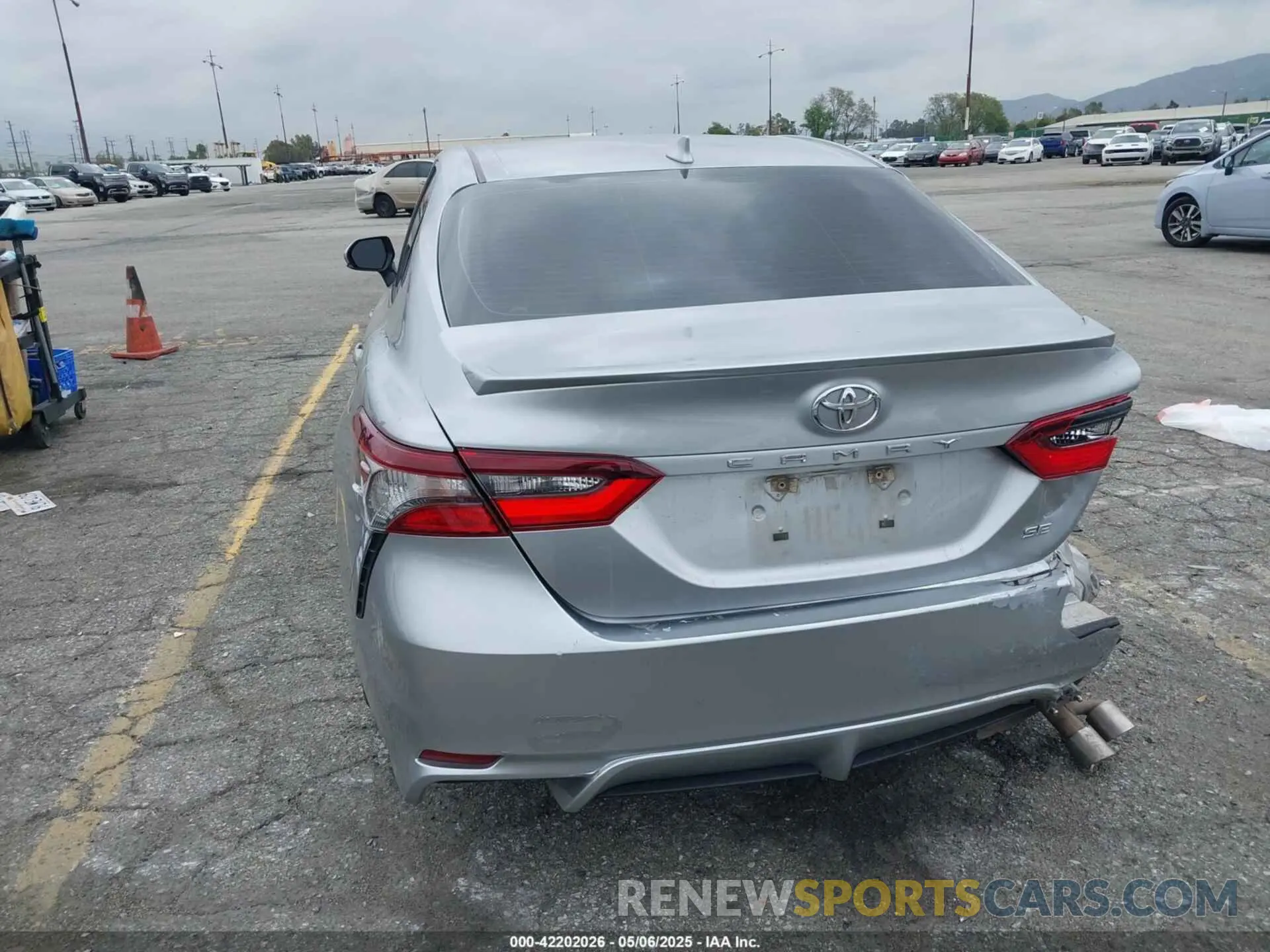 16 Photograph of a damaged car 4T1G11AK7NU669783 TOYOTA CAMRY 2022