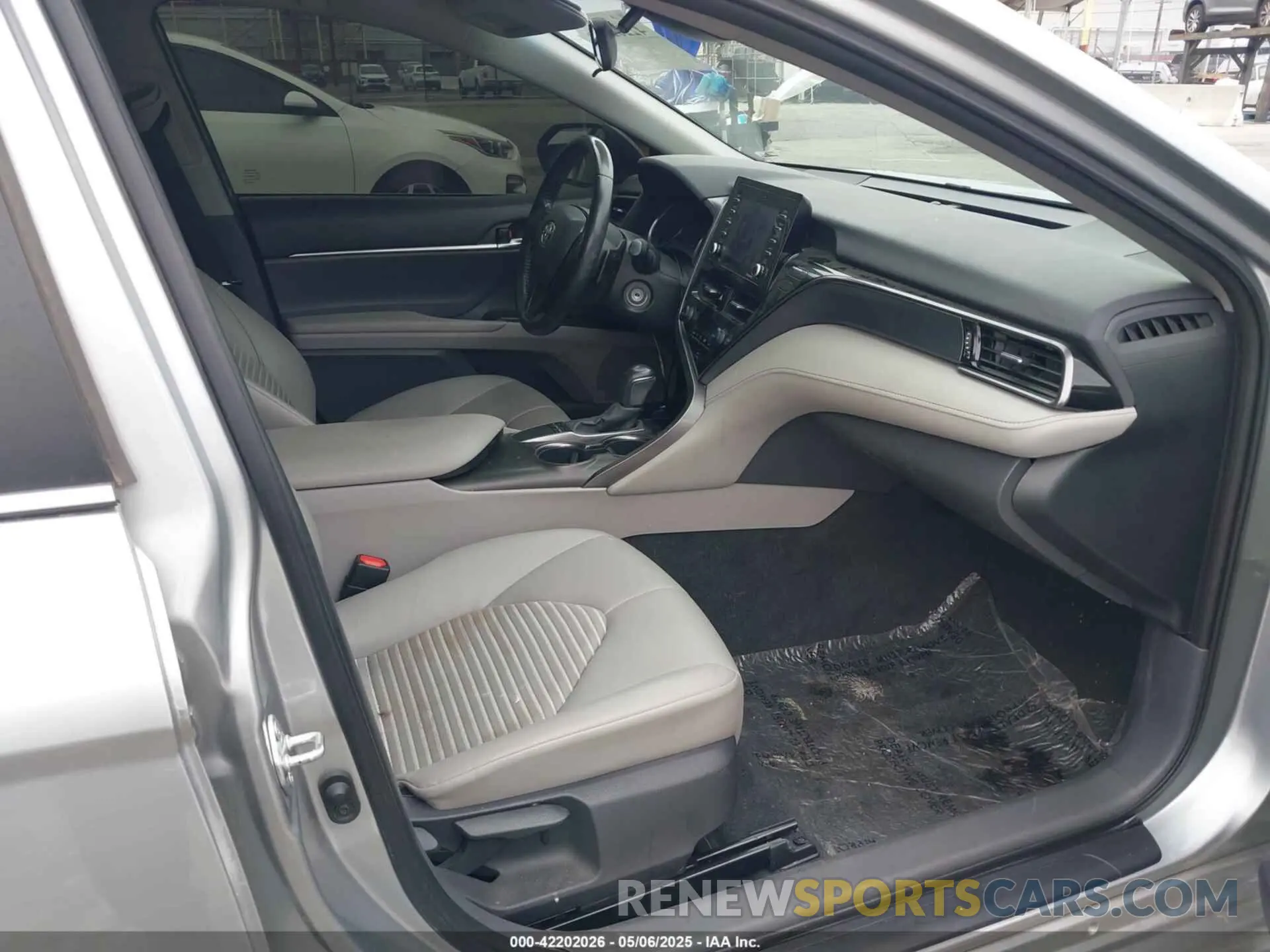 5 Photograph of a damaged car 4T1G11AK7NU669783 TOYOTA CAMRY 2022