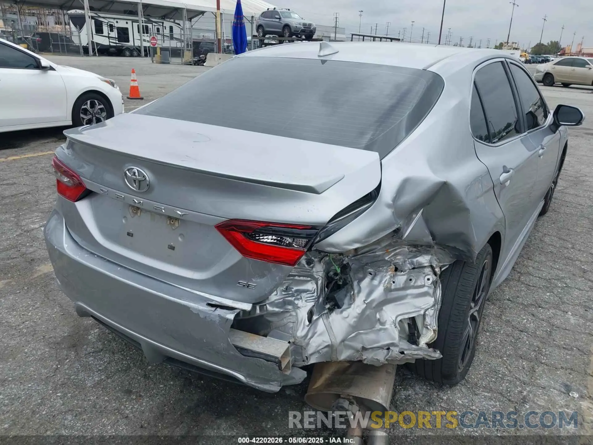 6 Photograph of a damaged car 4T1G11AK7NU669783 TOYOTA CAMRY 2022