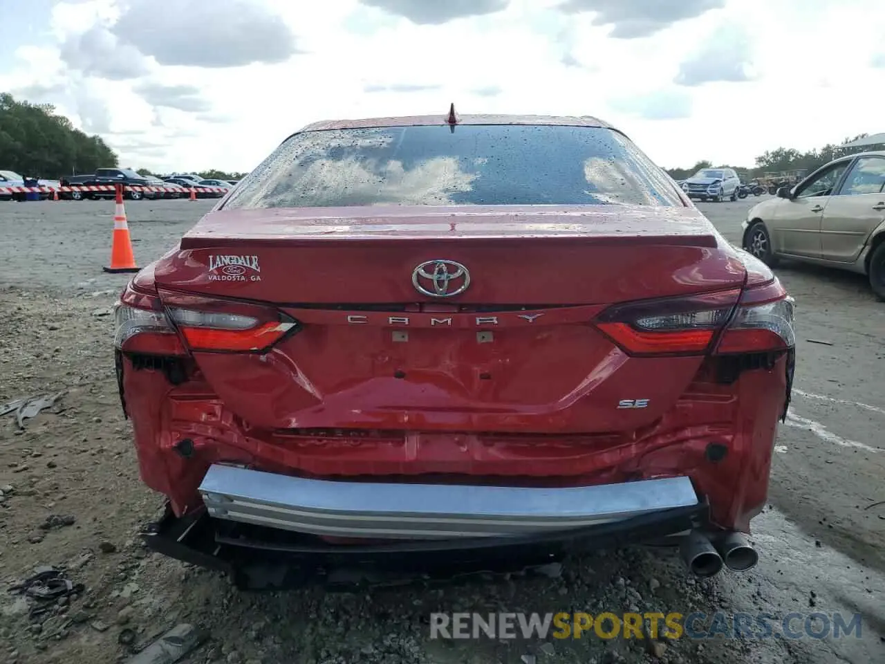 6 Photograph of a damaged car 4T1G11AK8NU015083 TOYOTA CAMRY 2022