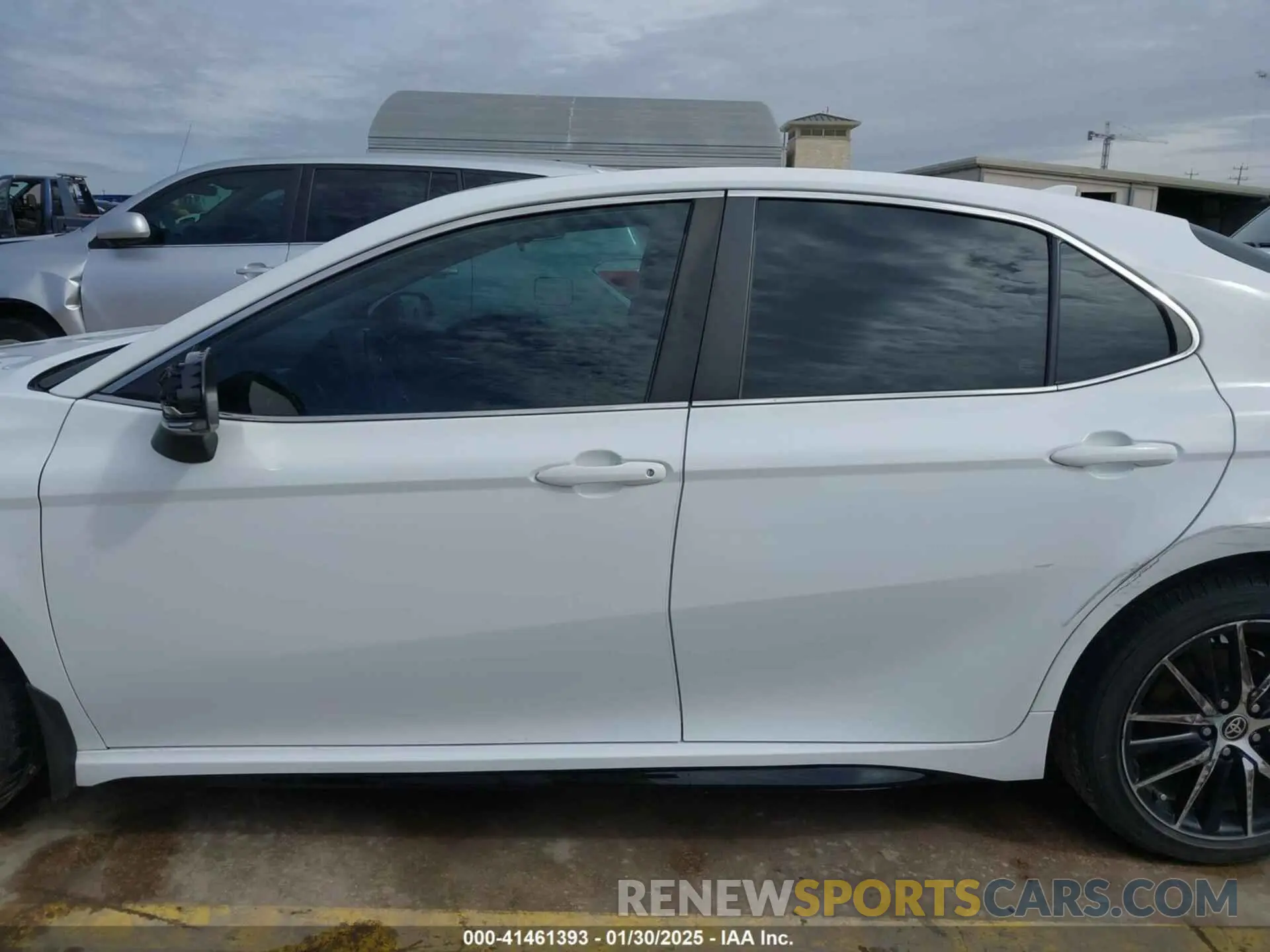 14 Photograph of a damaged car 4T1G11AK8NU037312 TOYOTA CAMRY 2022